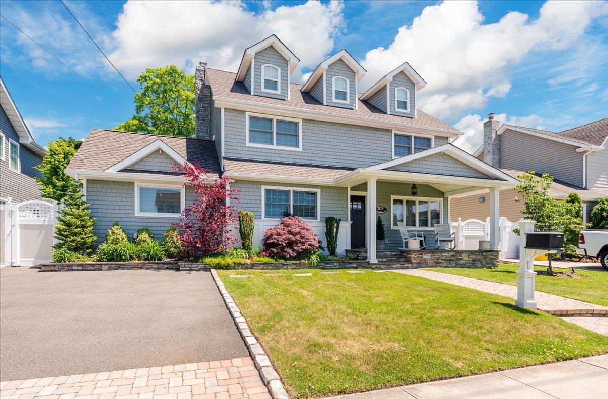 Single Family Philadelphia  Nassau County, NY 11762, MLS-875020-2