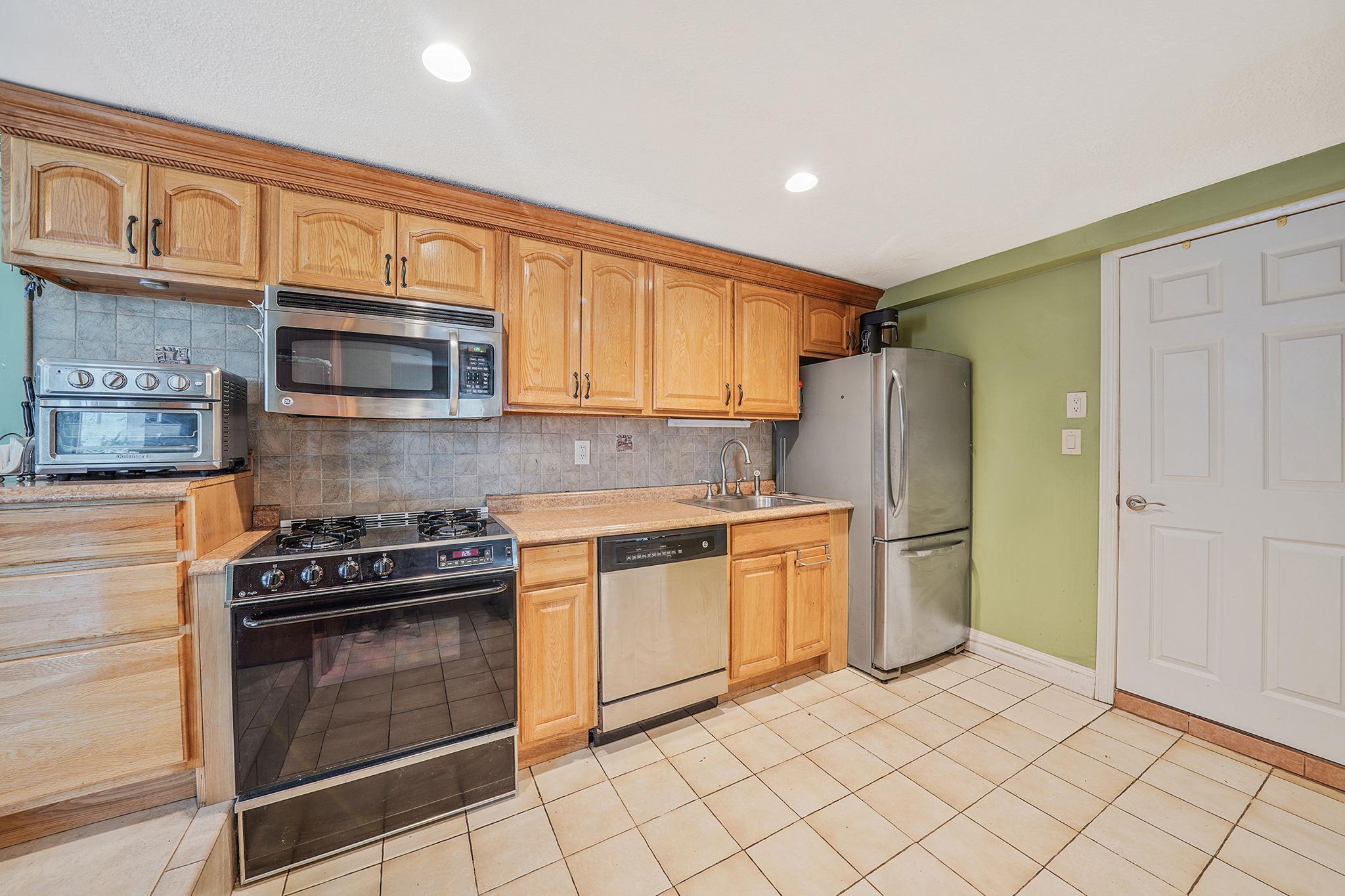 Single Family 160th  Queens, NY 11414, MLS-875077-22