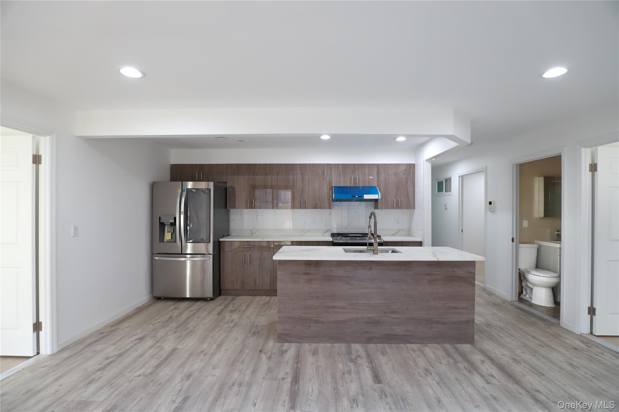 Condo Maple  Queens, NY 11355, MLS-875123-3