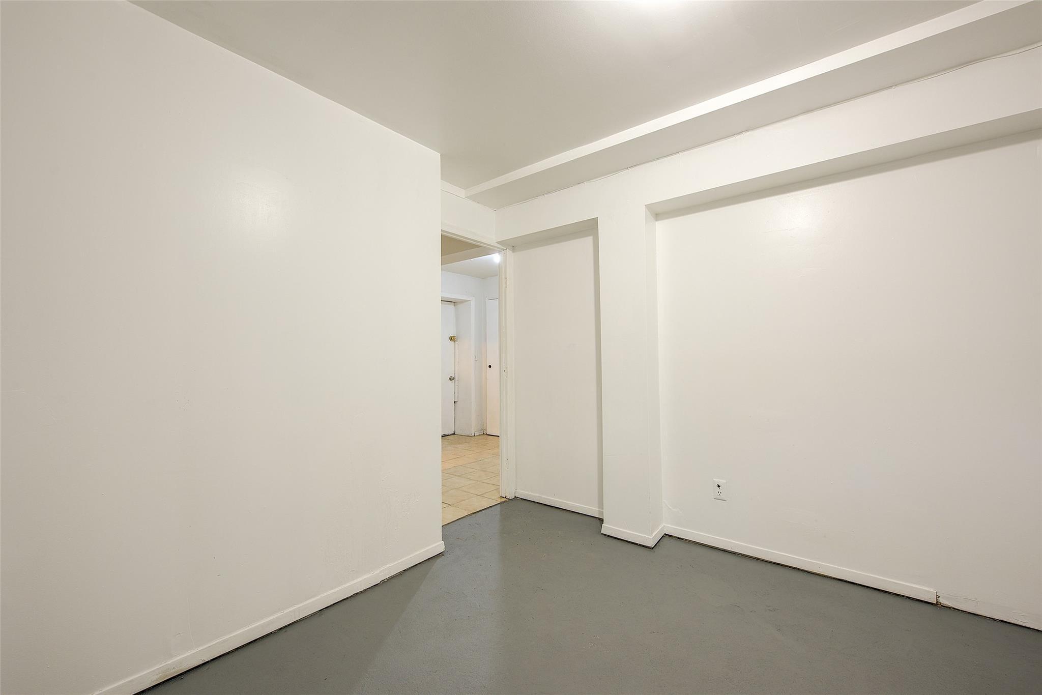 Single Family 54th  Queens, NY 11377, MLS-875128-33