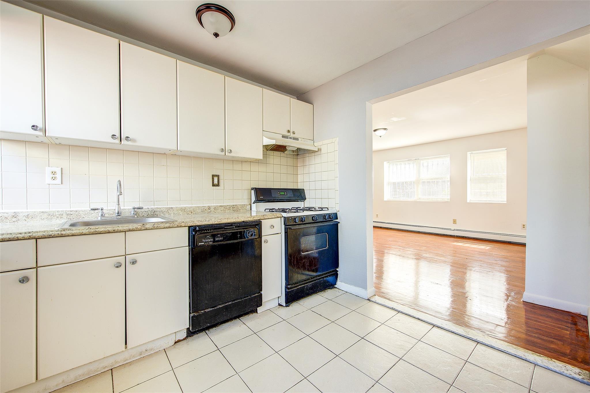 Single Family 54th  Queens, NY 11377, MLS-875128-7