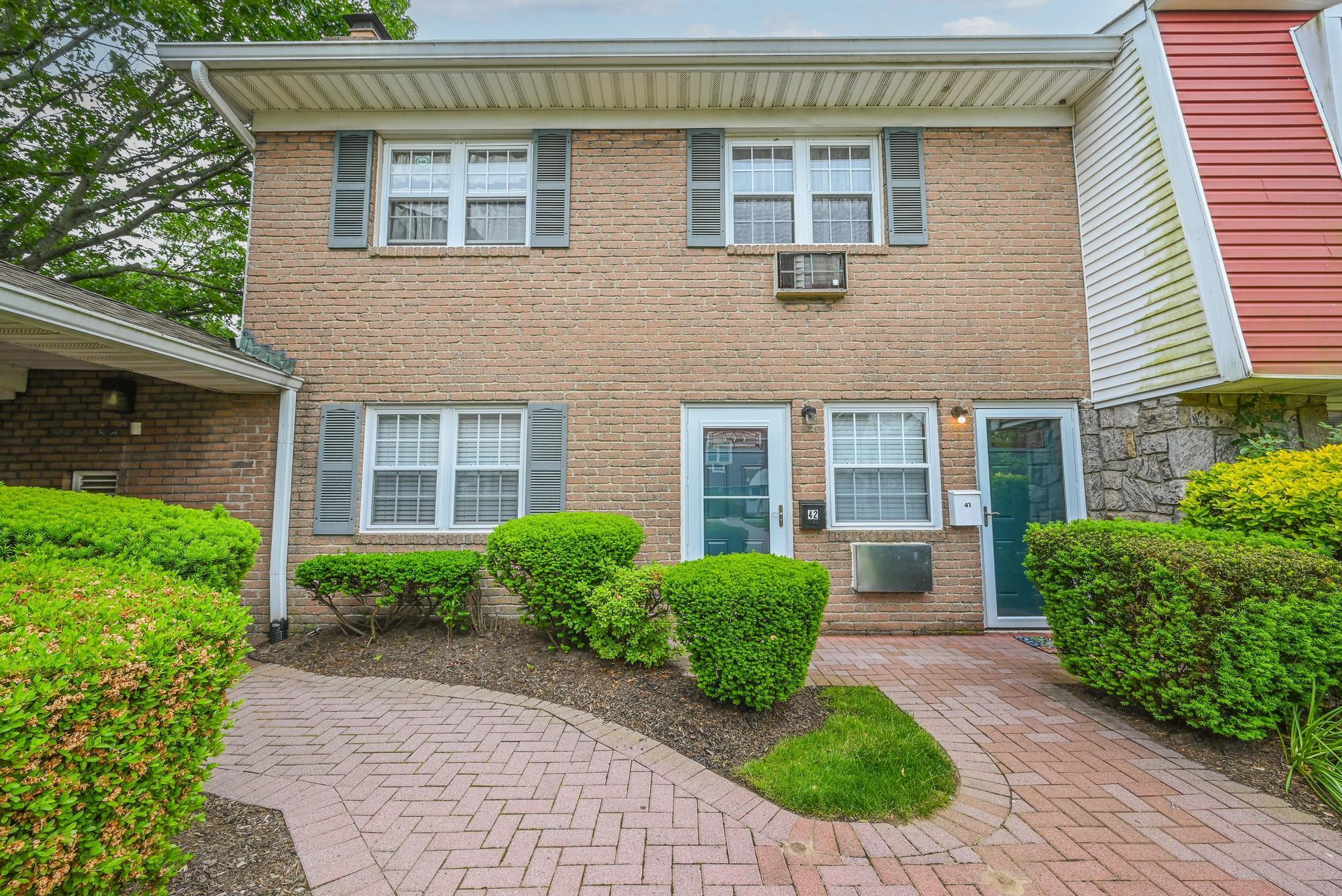 Condo in Babylon - Springwood  Suffolk County, NY 11703