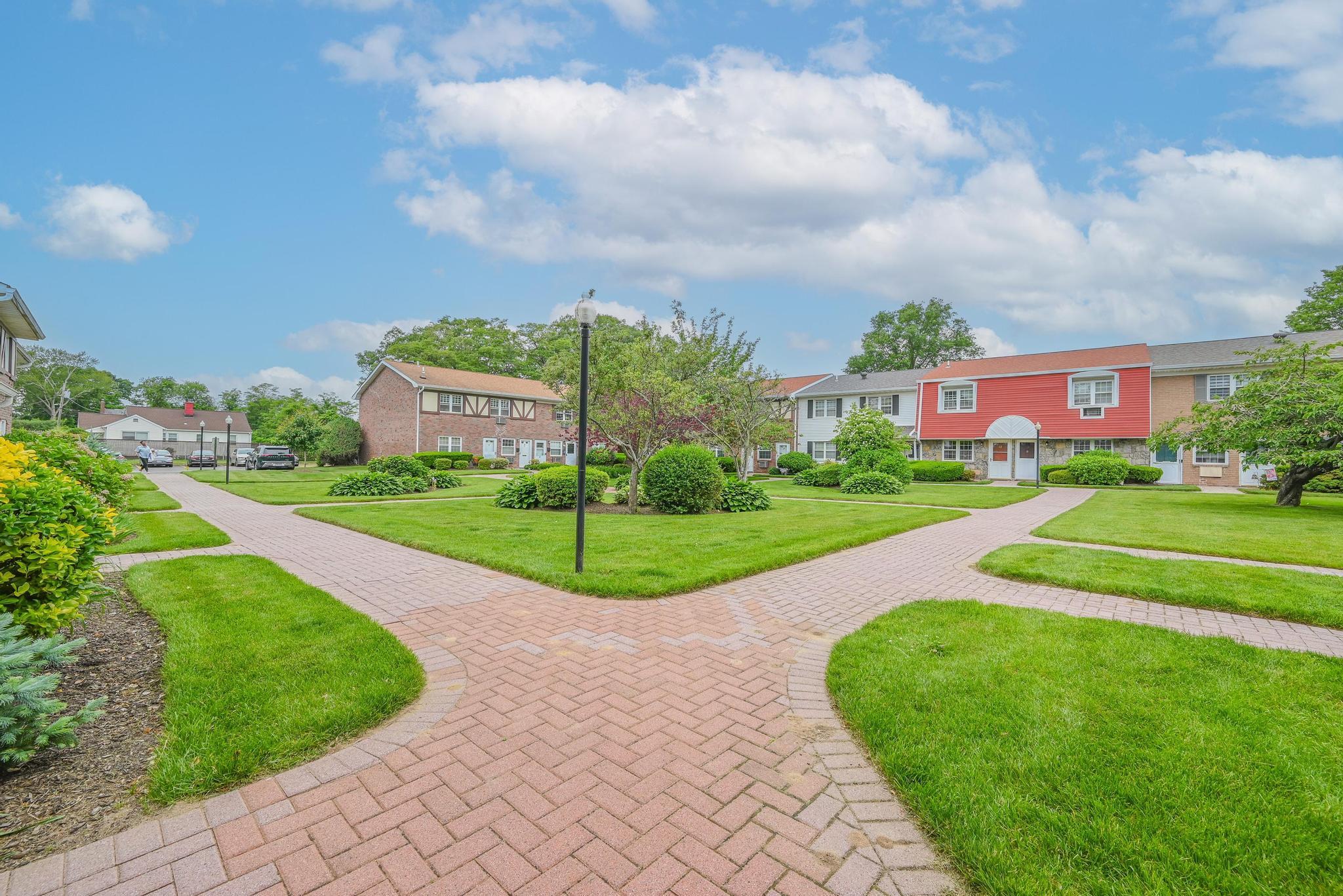 Condo Springwood  Suffolk County, NY 11703, MLS-875199-4