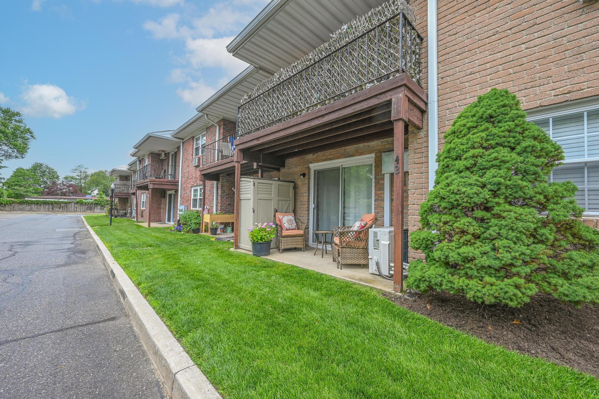 Condo Springwood  Suffolk County, NY 11703, MLS-875199-7