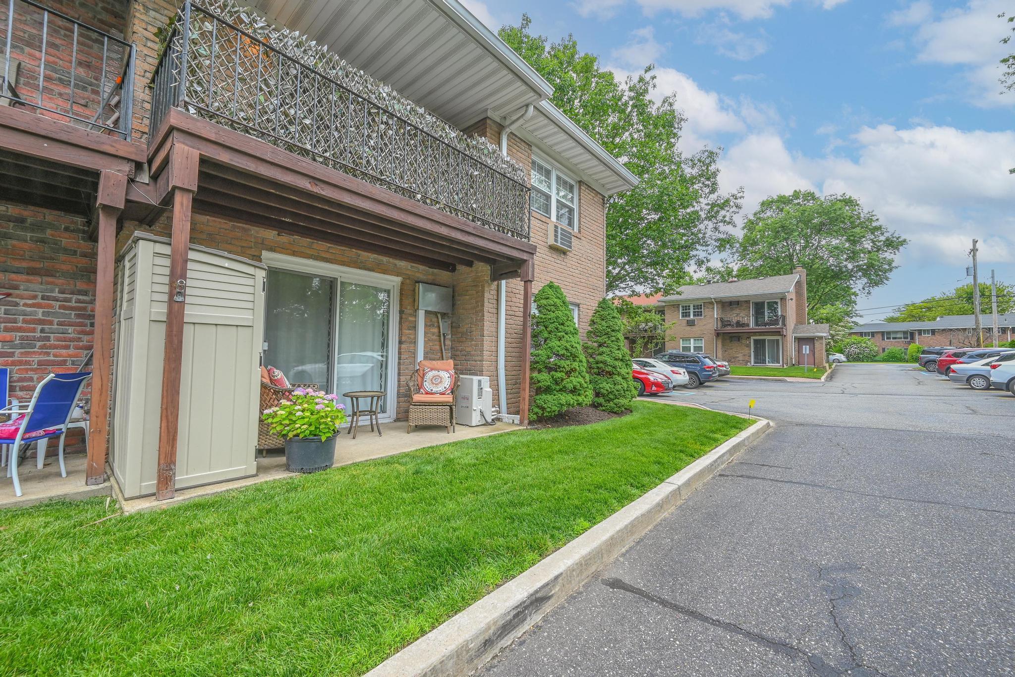 Condo Springwood  Suffolk County, NY 11703, MLS-875199-8