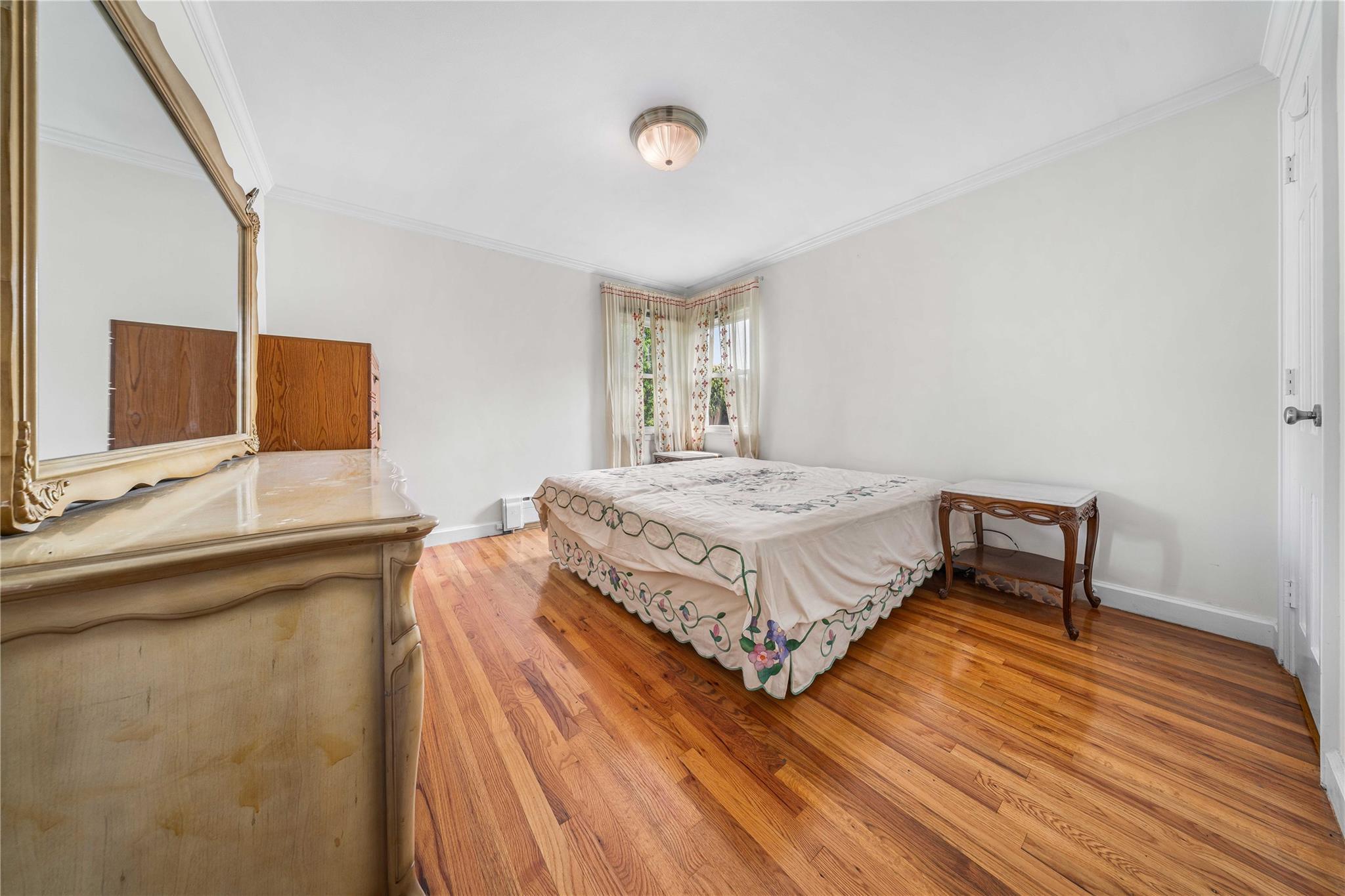 Single Family 11 Avenue  Queens, NY 11357, MLS-875211-10