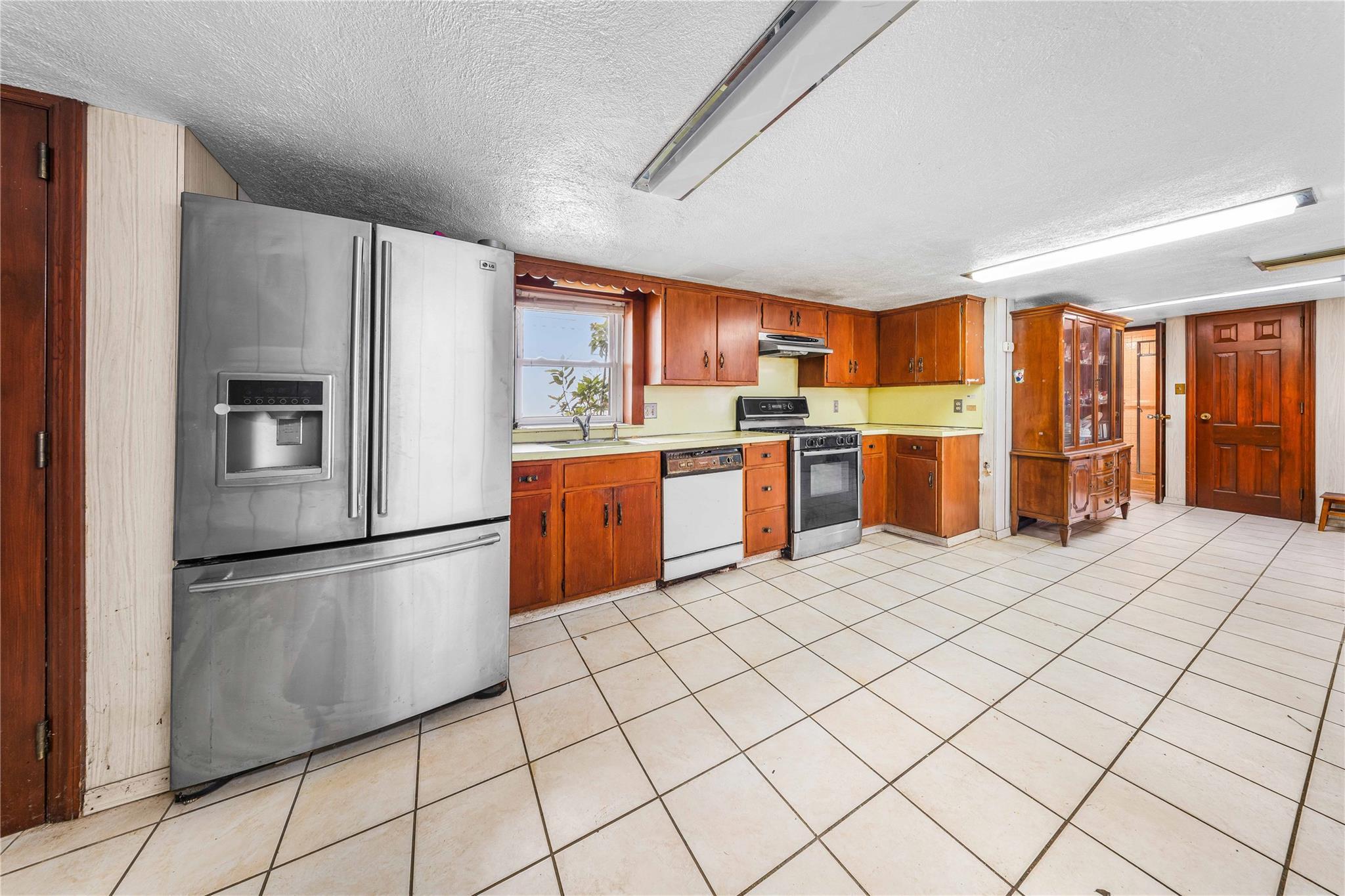 Single Family 11 Avenue  Queens, NY 11357, MLS-875211-11