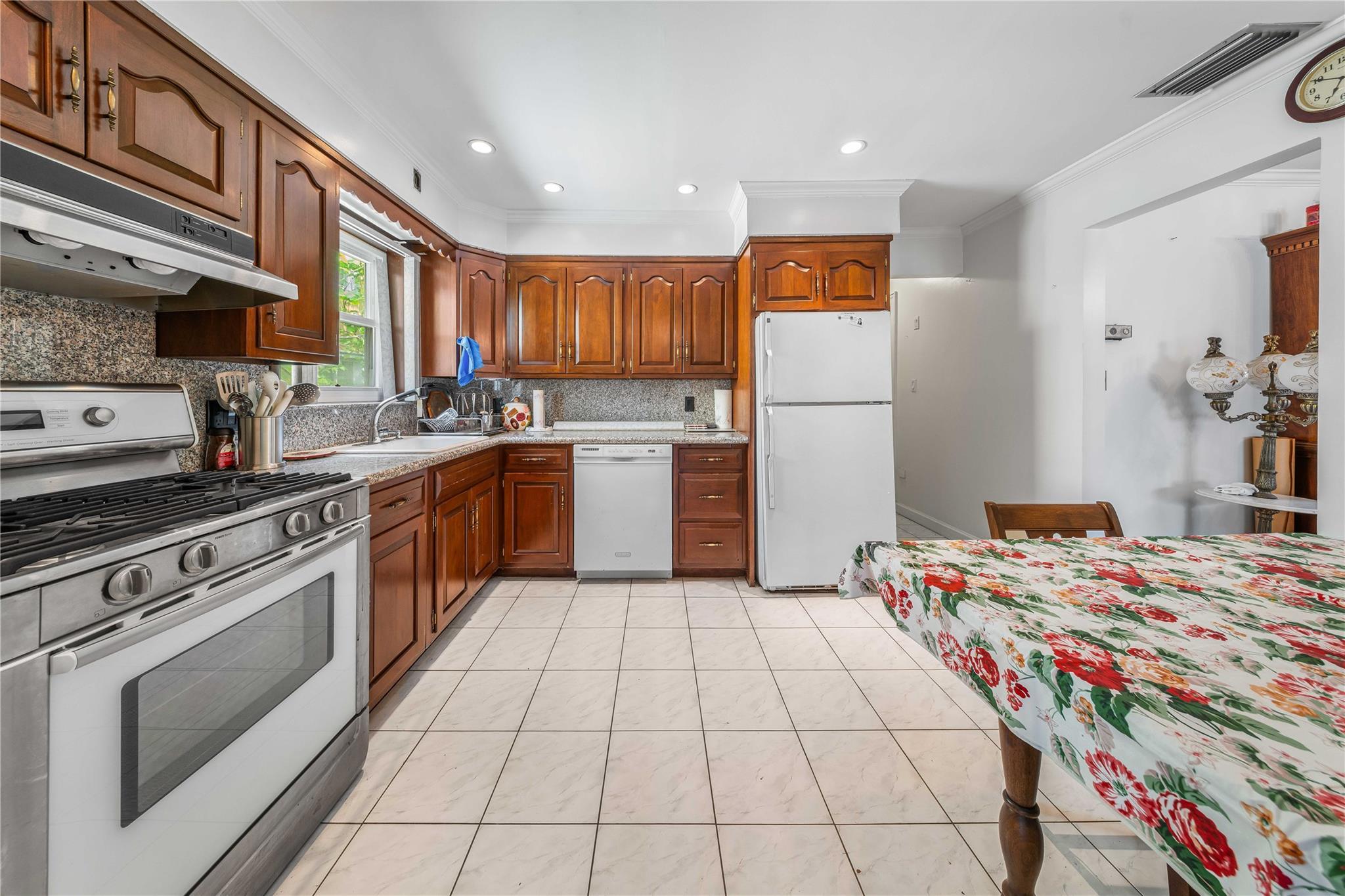 Single Family 11 Avenue  Queens, NY 11357, MLS-875211-7
