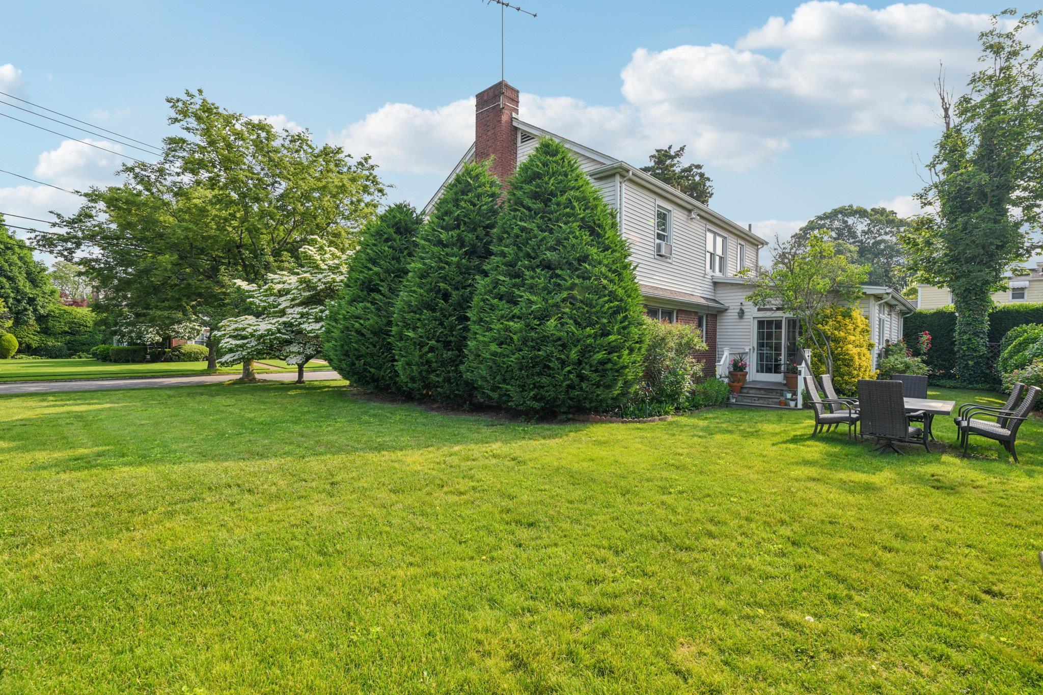 Single Family Ogden  Nassau County, NY 11596, MLS-875219-25
