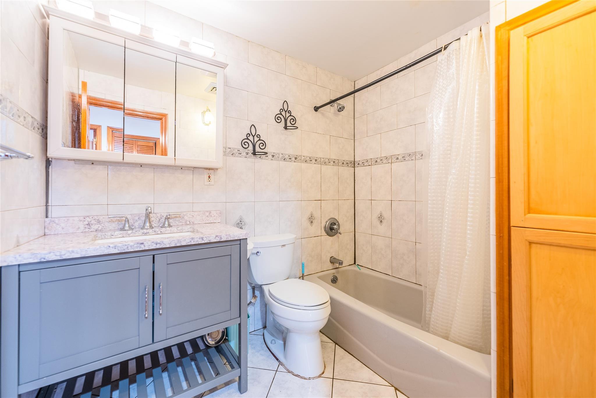 Single Family 21  Queens, NY 11357, MLS-875220-12