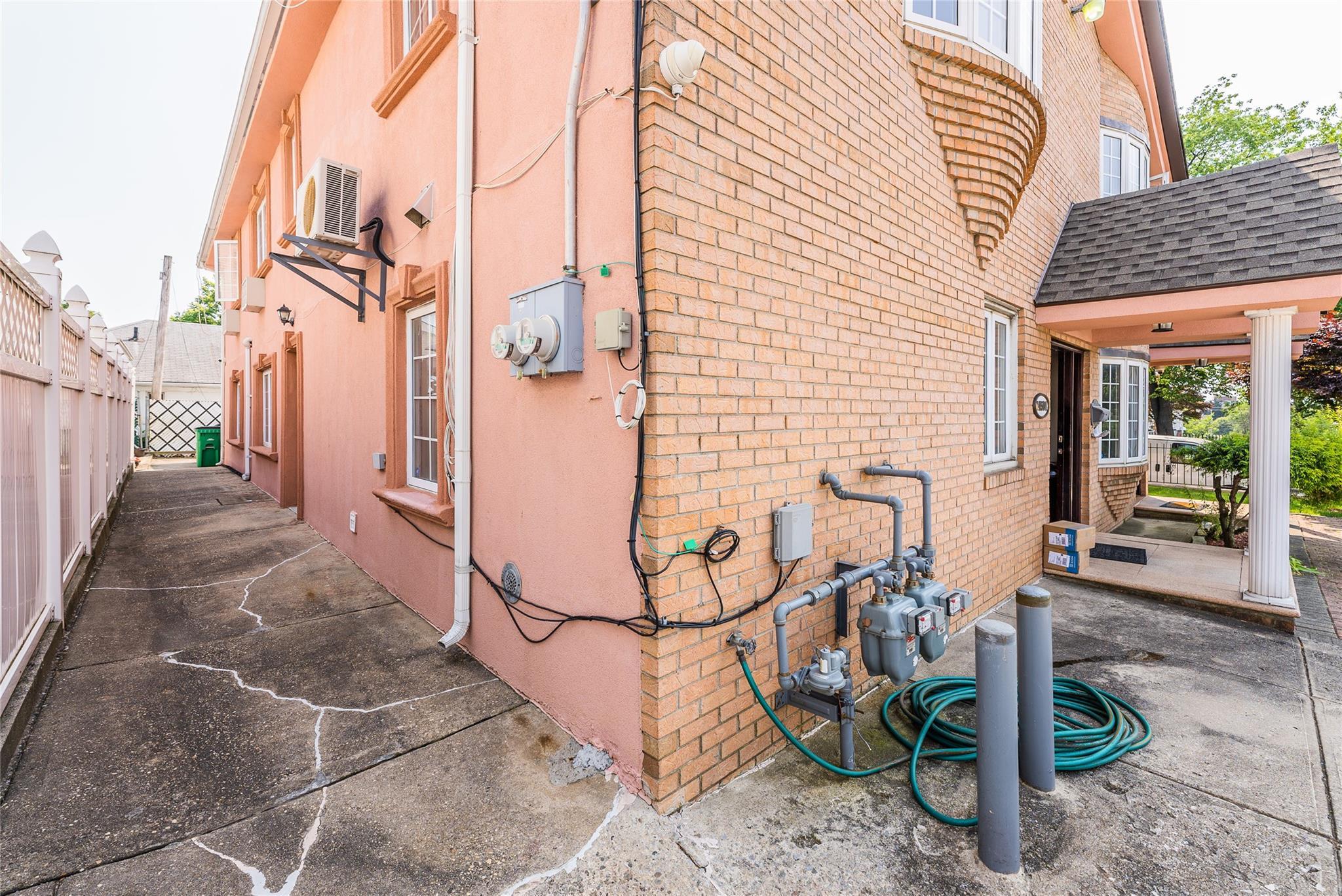 Single Family 21  Queens, NY 11357, MLS-875220-26