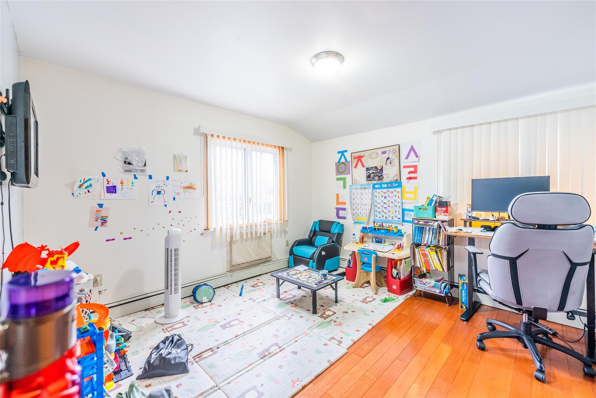 Single Family 21  Queens, NY 11357, MLS-875220-37