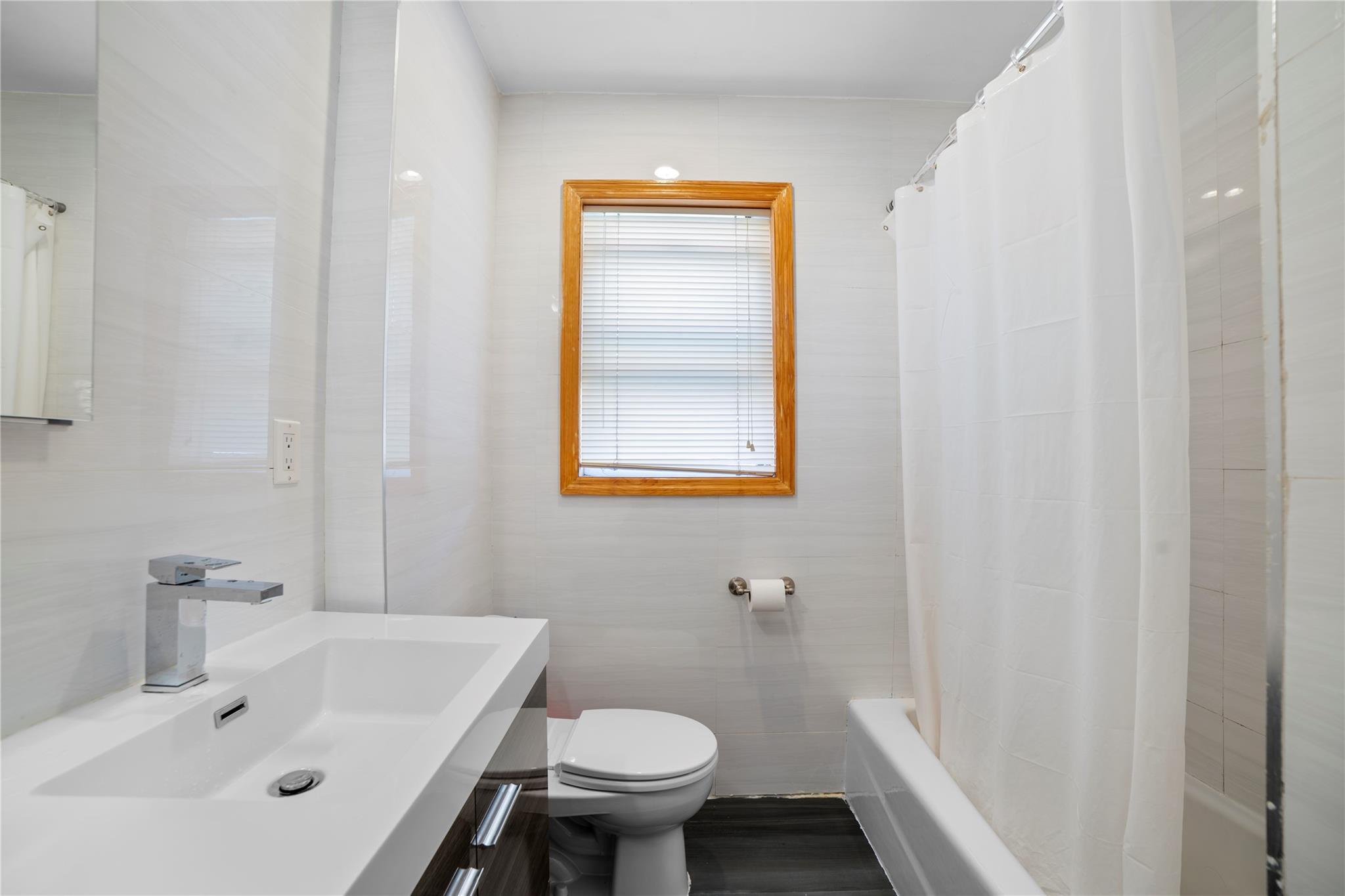 Single Family 22nd  Queens, NY 11357, MLS-875225-12