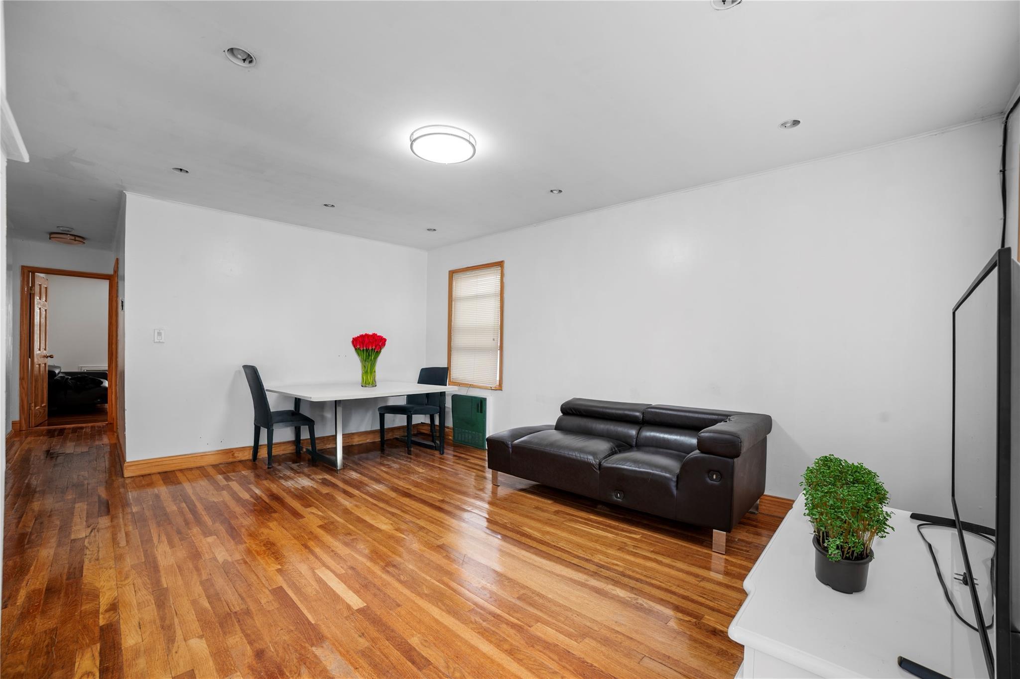Single Family 22nd  Queens, NY 11357, MLS-875225-4