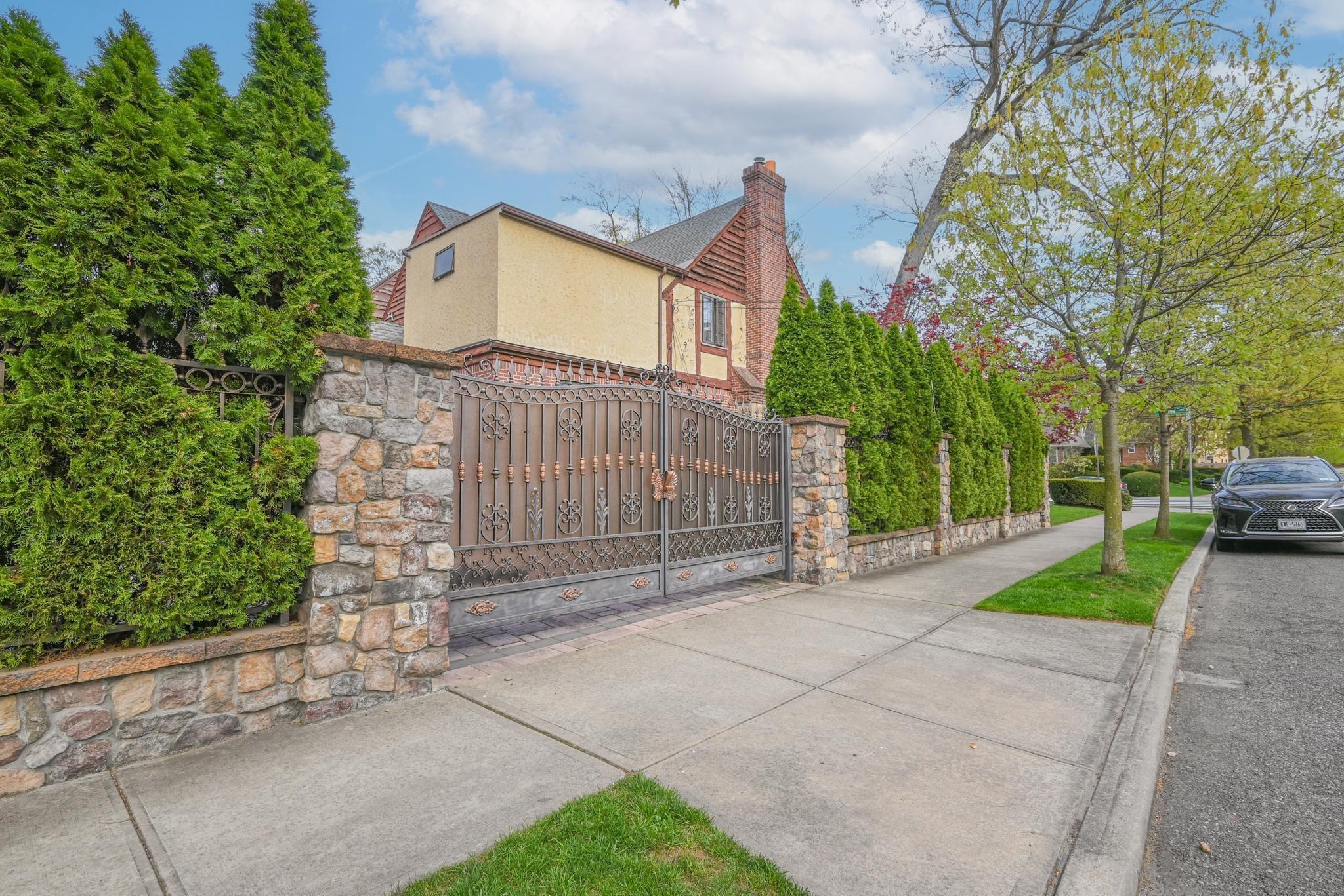 Single Family Chevy Chase  Queens, NY 11432, MLS-875239-31