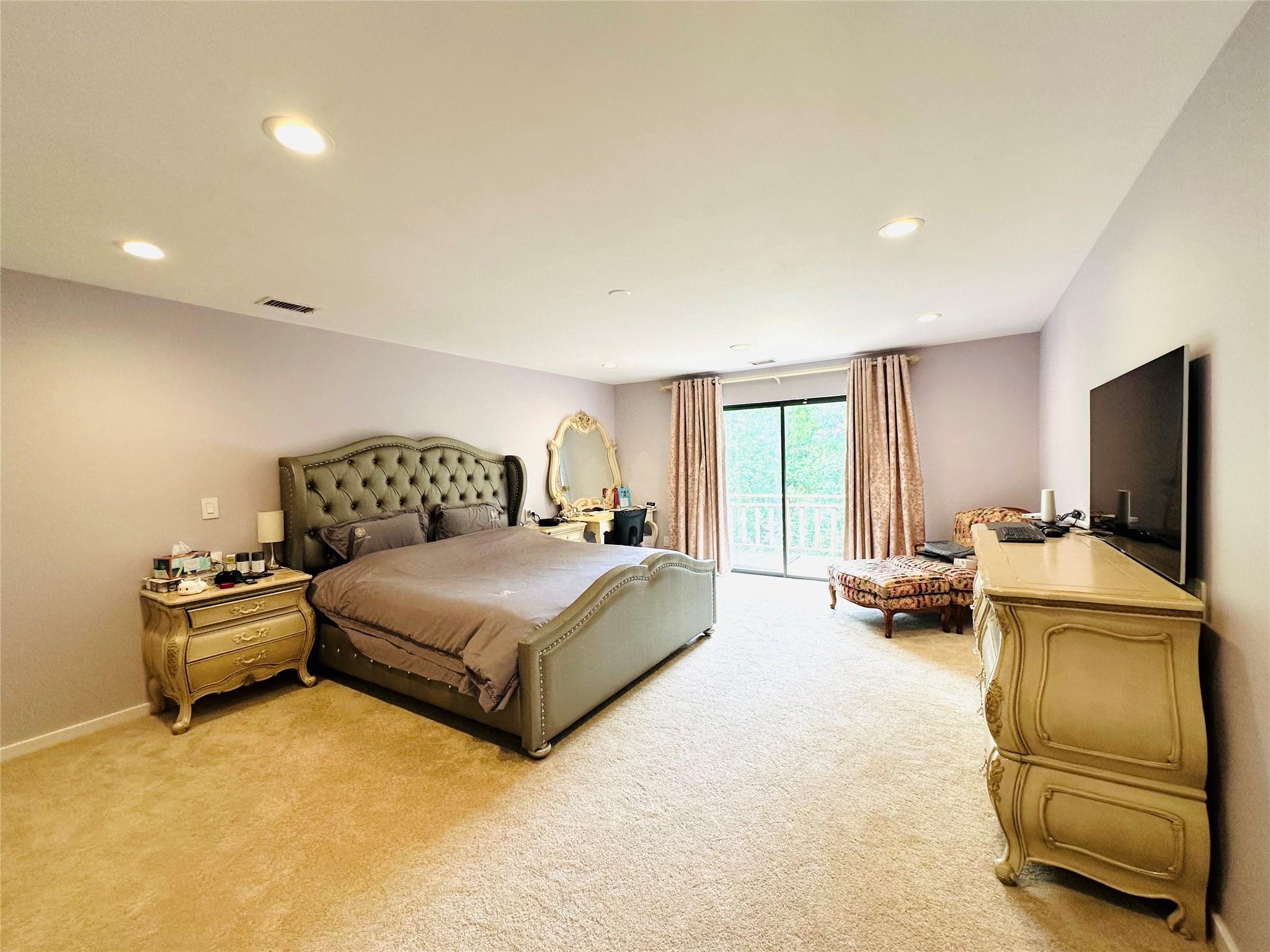 Condo Yale Drive  Nassau County, NY 11030, MLS-875255-10