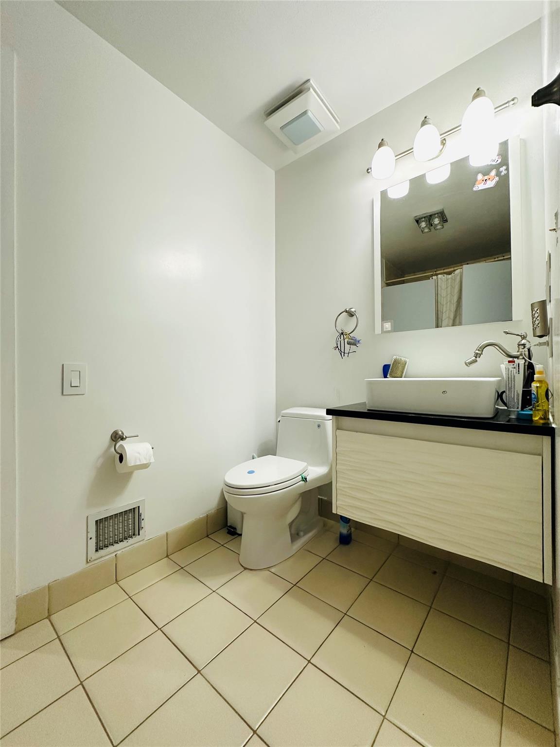 Condo Yale Drive  Nassau County, NY 11030, MLS-875255-16