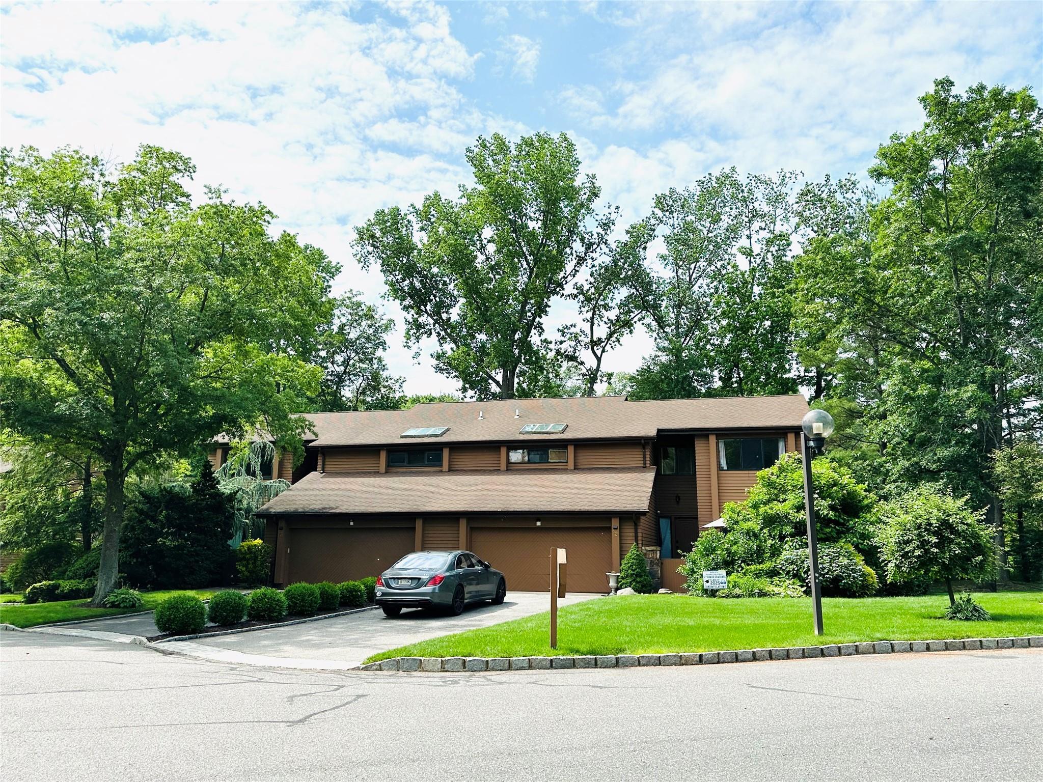 Condo Yale Drive  Nassau County, NY 11030, MLS-875255-2