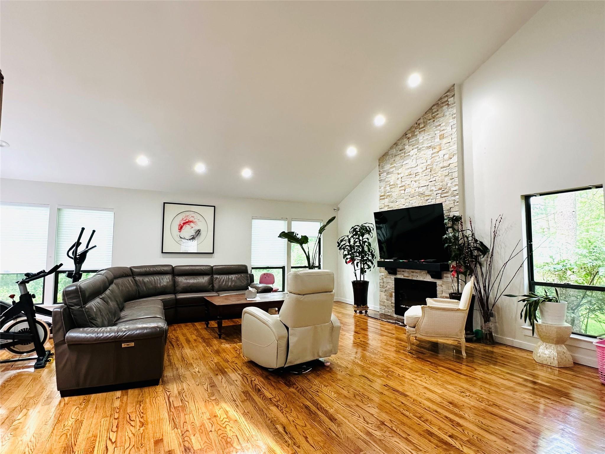 Condo Yale Drive  Nassau County, NY 11030, MLS-875255-7