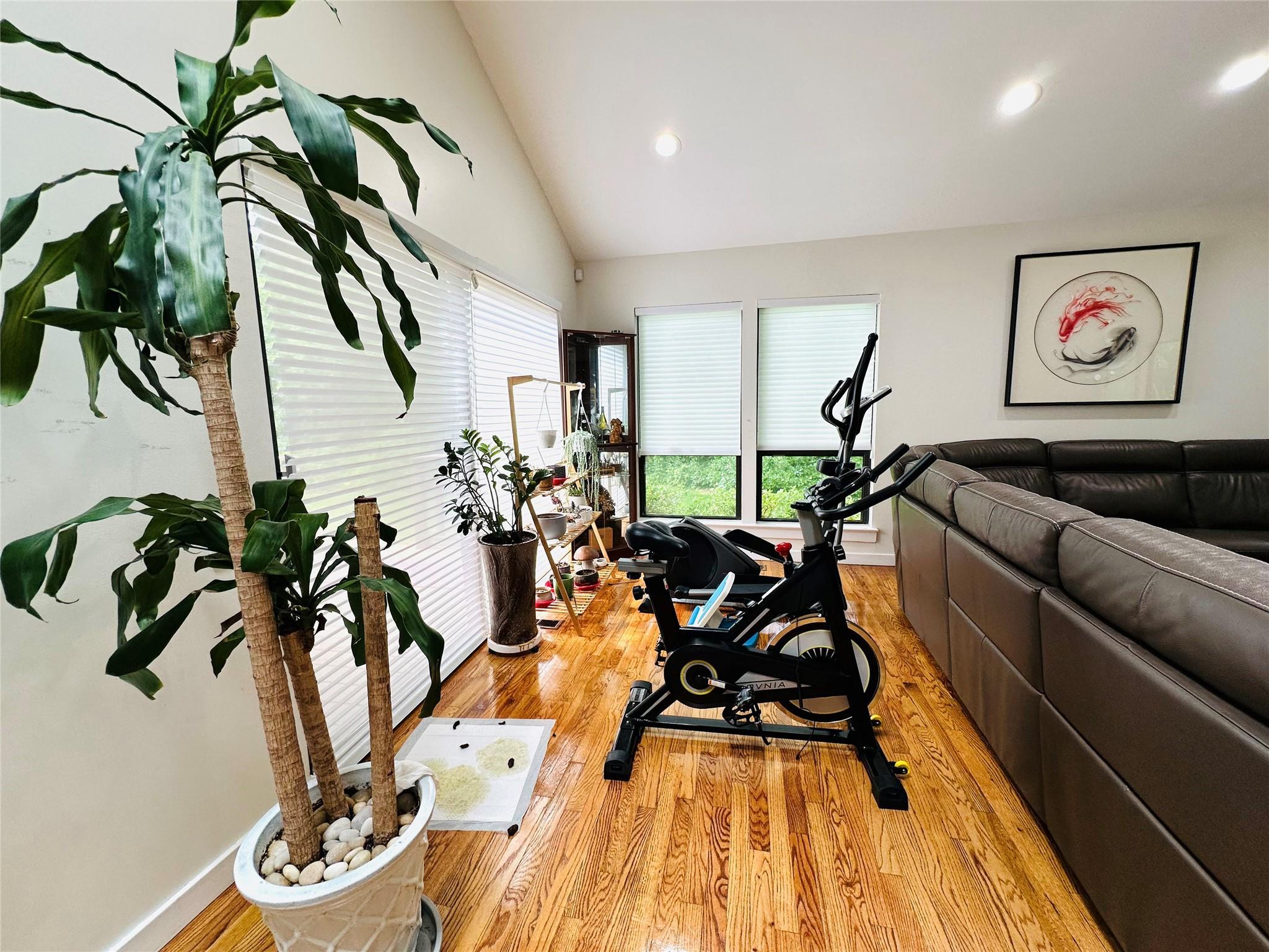Condo Yale Drive  Nassau County, NY 11030, MLS-875255-8