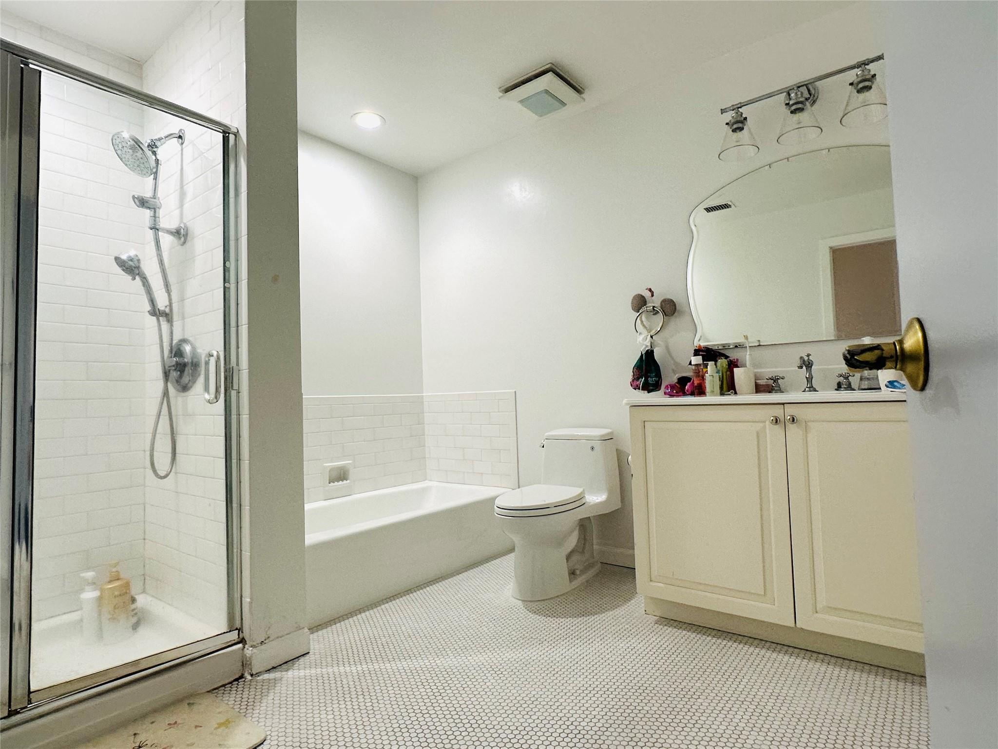 Condo Yale Drive  Nassau County, NY 11030, MLS-875255-9