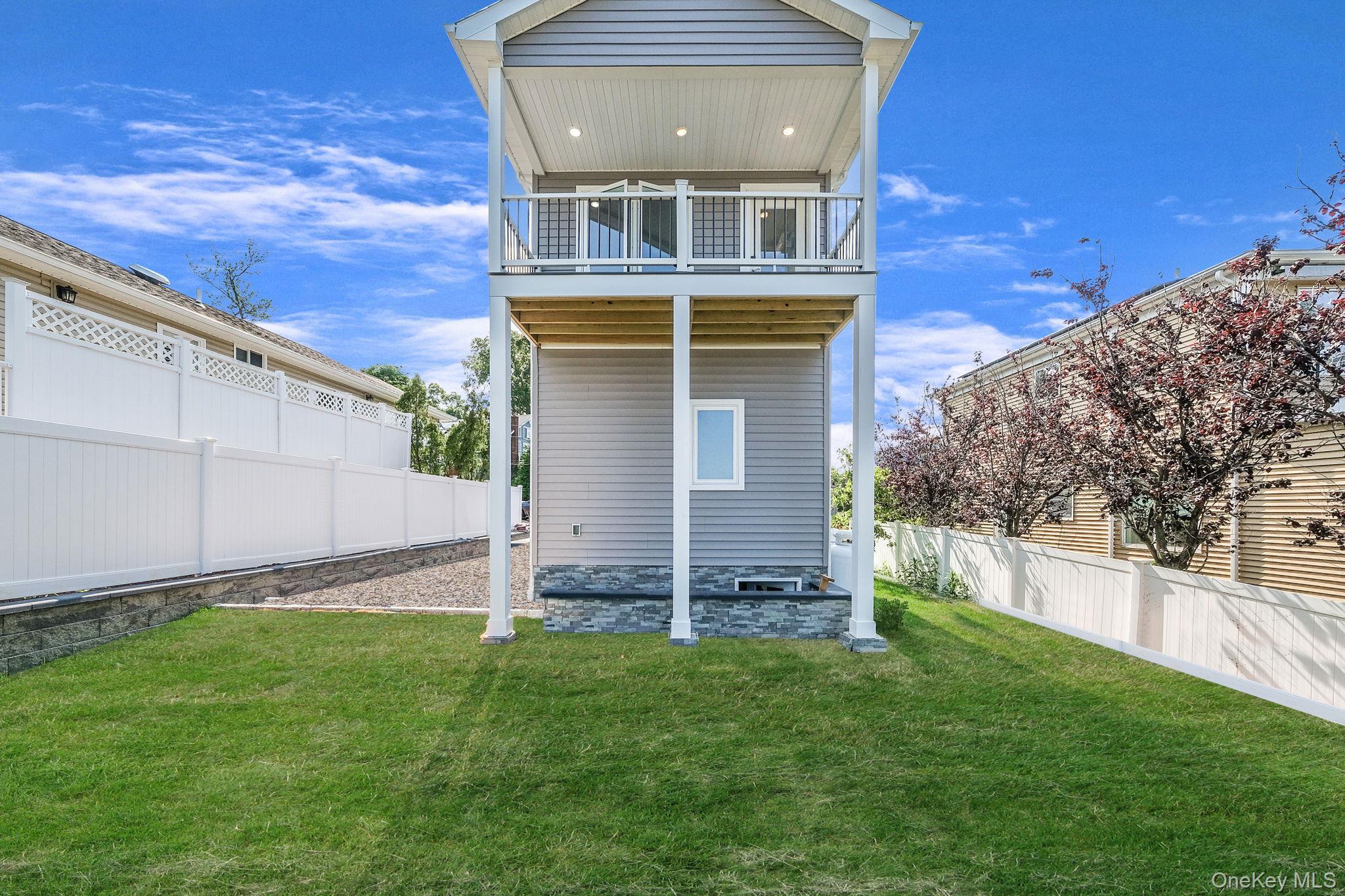 Single Family Whittier  Suffolk County, NY 11754, MLS-875321-6