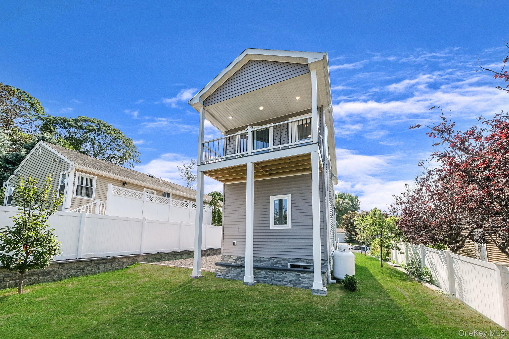 Single Family Whittier  Suffolk County, NY 11754, MLS-875321-7