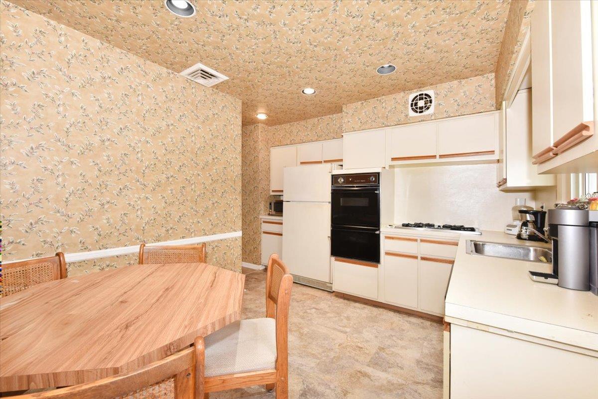 Single Family 212th  Queens, NY 11427, MLS-875371-12