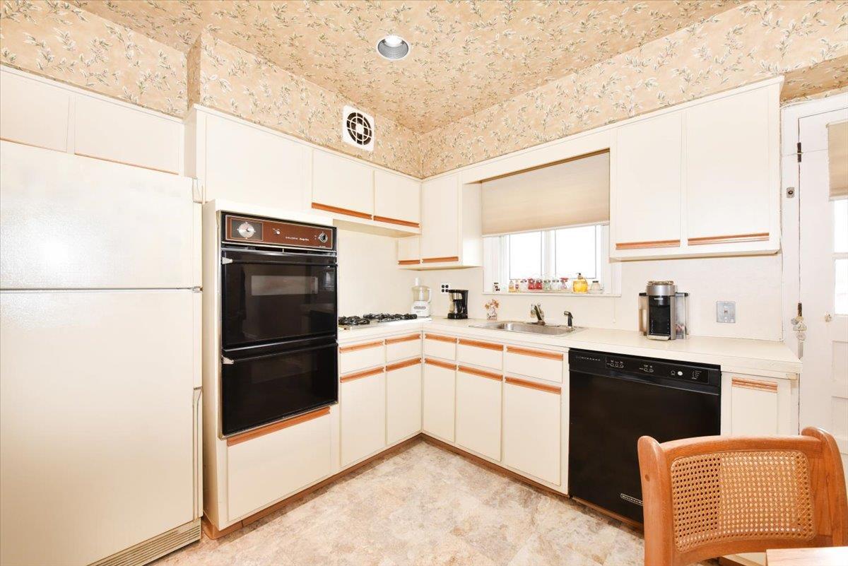 Single Family 212th  Queens, NY 11427, MLS-875371-14