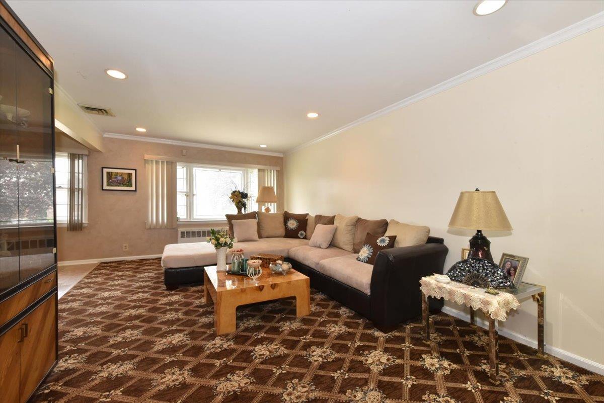 Single Family 212th  Queens, NY 11427, MLS-875371-5