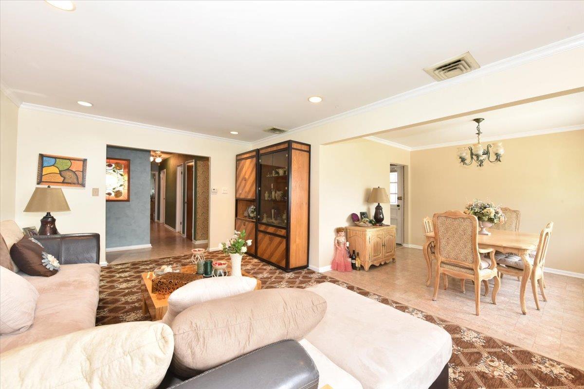 Single Family 212th  Queens, NY 11427, MLS-875371-8