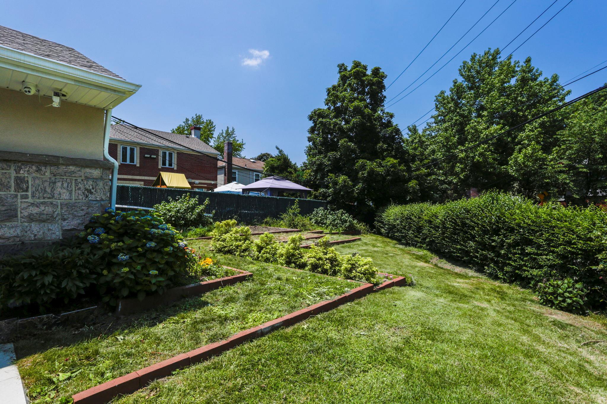 Single Family Peck  Queens, NY 11364, MLS-875405-18