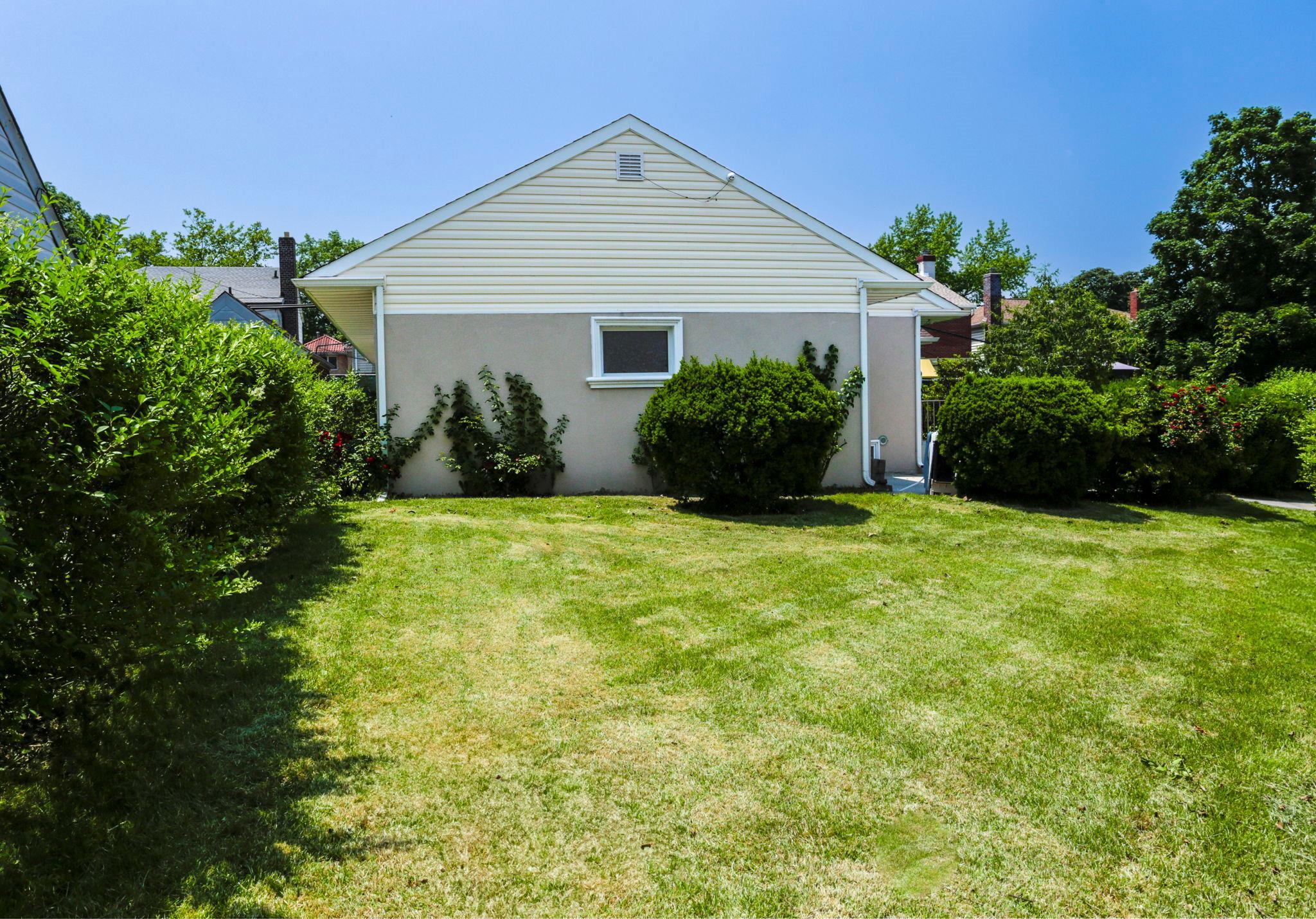 Single Family Peck  Queens, NY 11364, MLS-875405-19