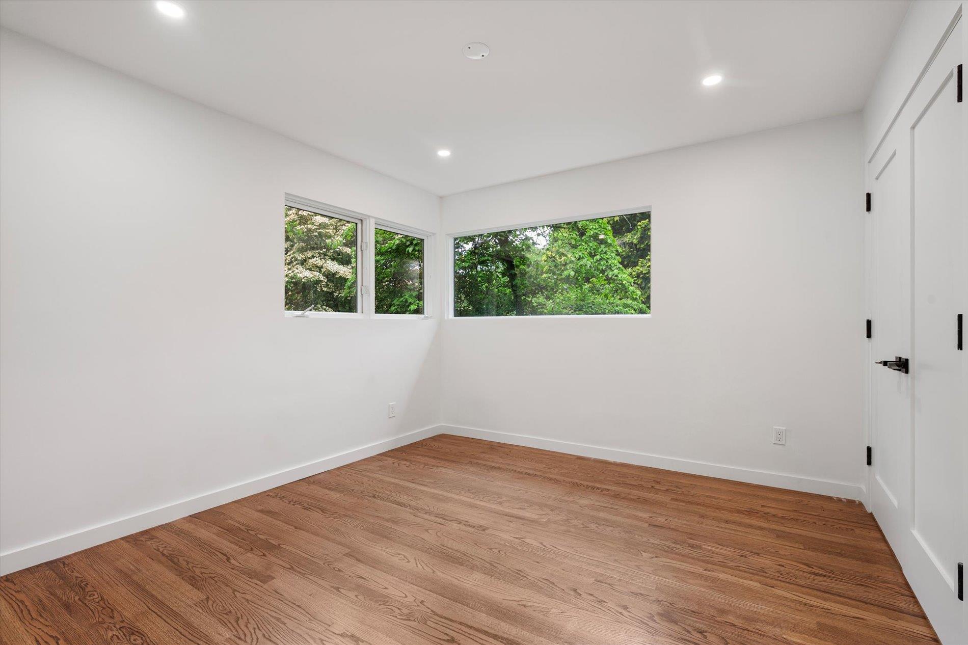 Single Family Junard  Nassau County, NY 11576, MLS-875410-16