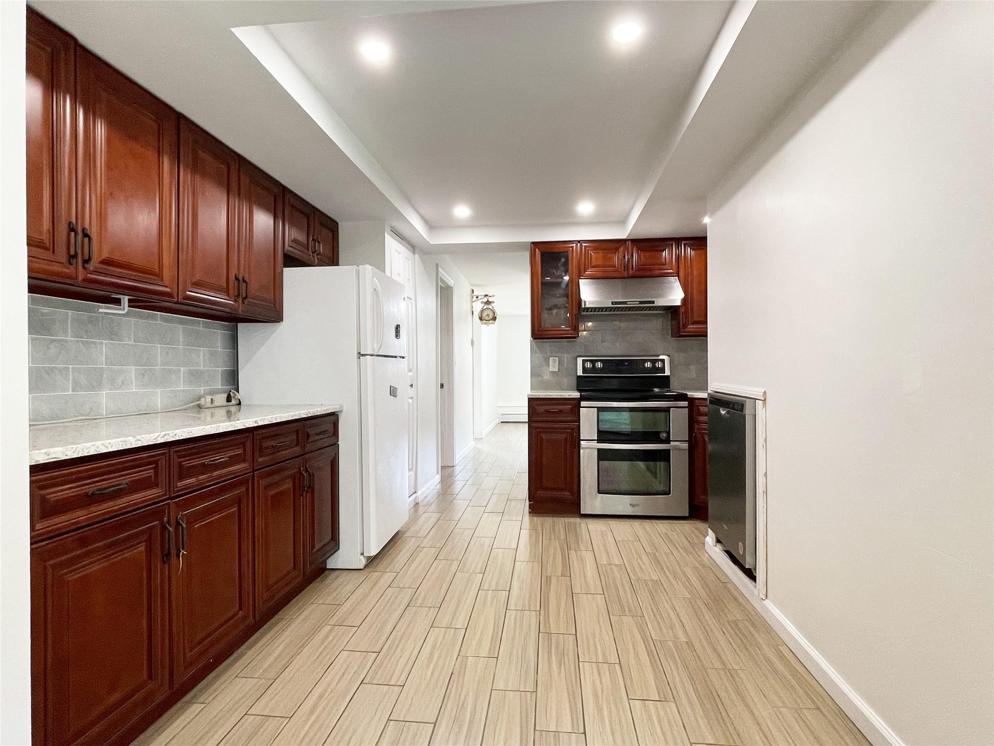 Single Family Grossman  Suffolk County, NY 11747, MLS-875431-29