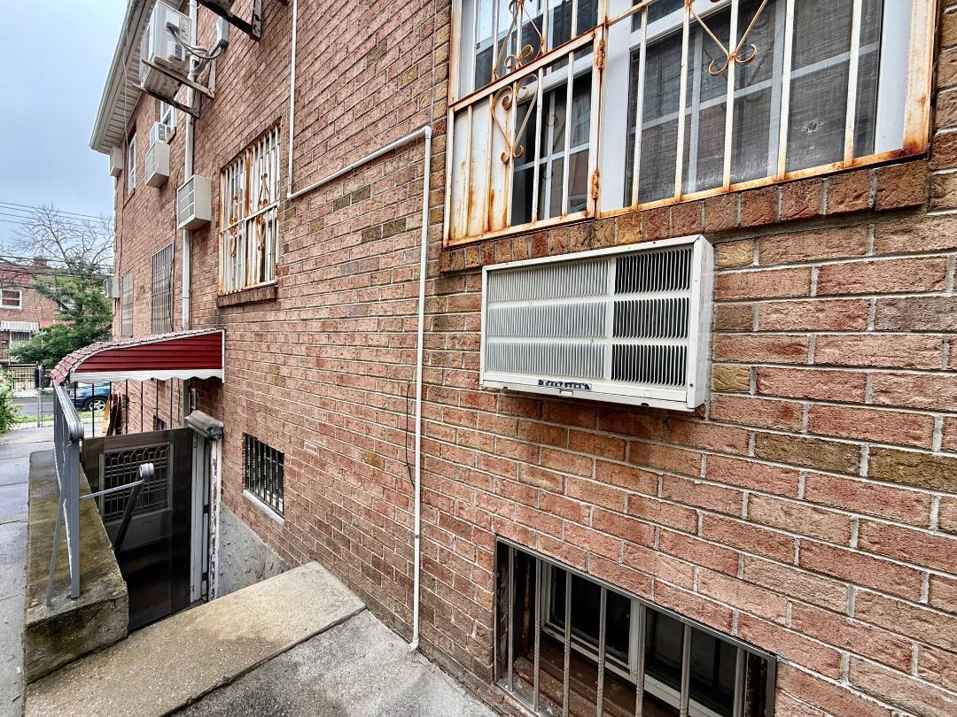 Single Family 57th  Queens, NY 11355, MLS-875444-22