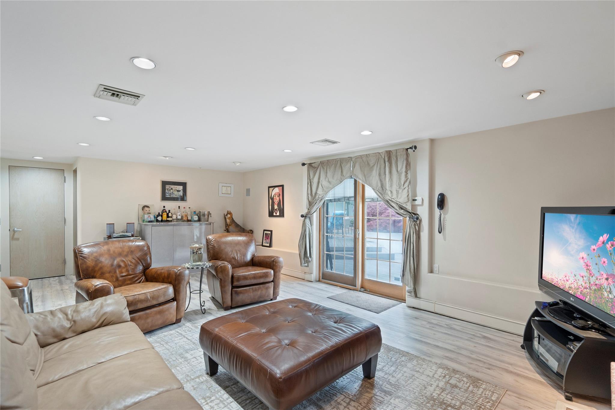 Single Family Ellis  Nassau County, NY 11791, MLS-875447-30