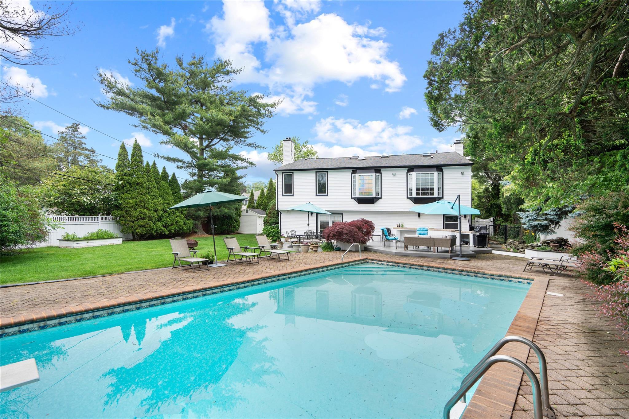 Single Family Ellis  Nassau County, NY 11791, MLS-875447-46
