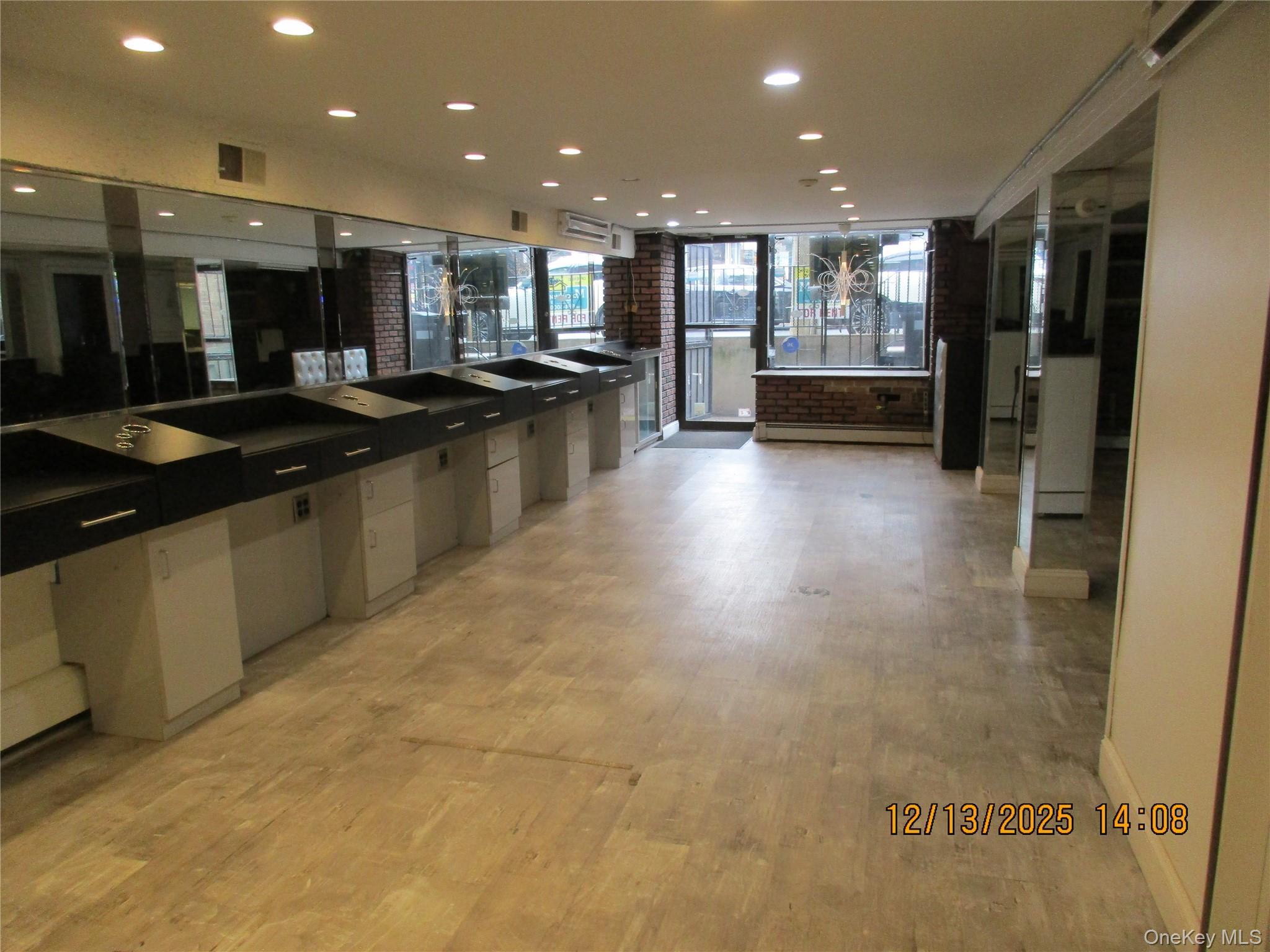 Commercial Lease Metropolitan  Queens, NY 11379, MLS-875481-14