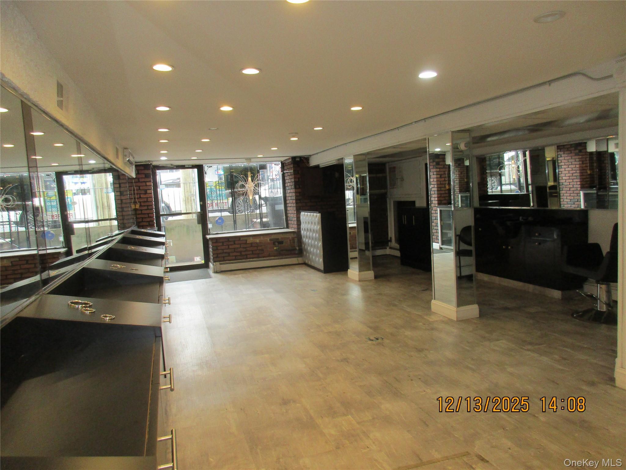 Commercial Lease Metropolitan  Queens, NY 11379, MLS-875481-16