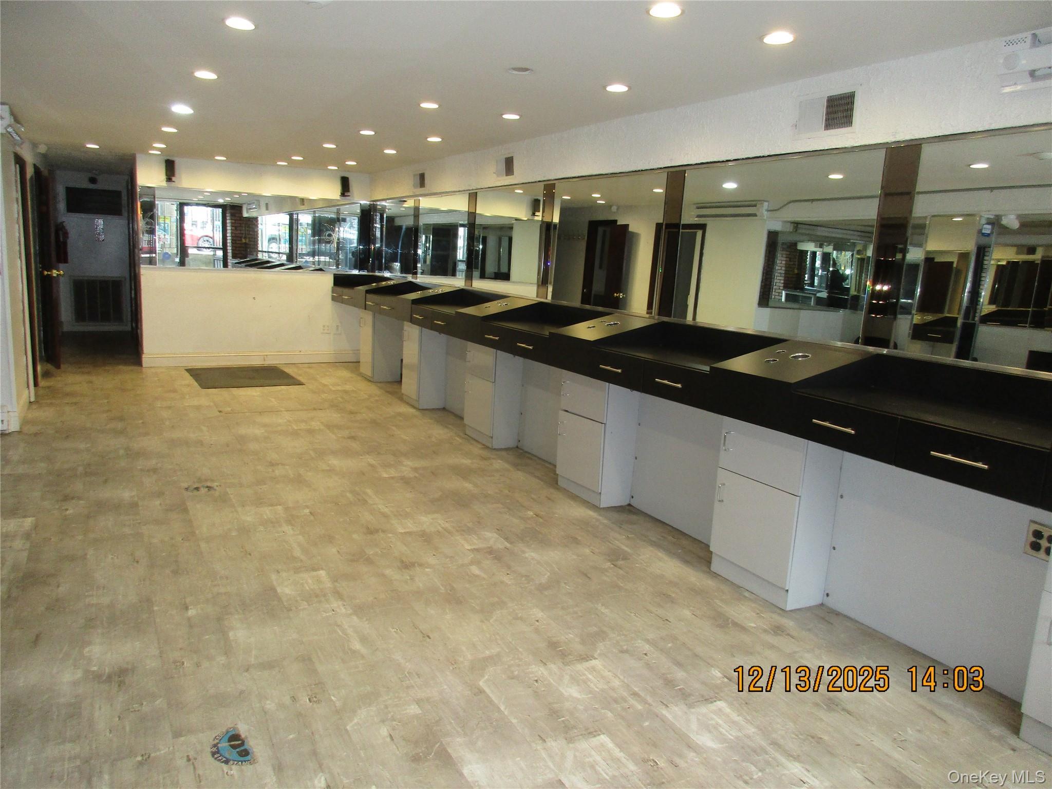 Commercial Lease Metropolitan  Queens, NY 11379, MLS-875481-3