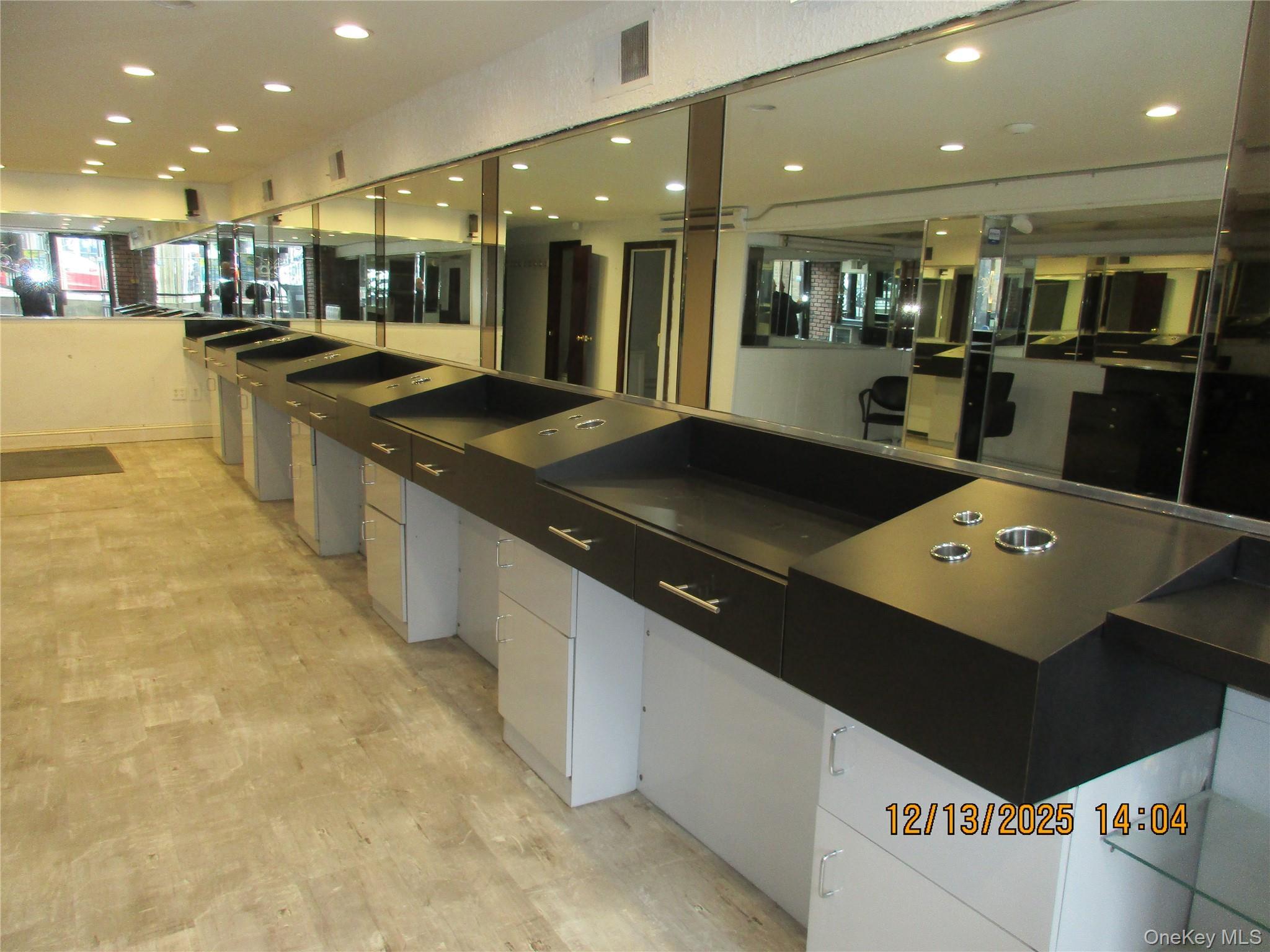 Commercial Lease Metropolitan  Queens, NY 11379, MLS-875481-4