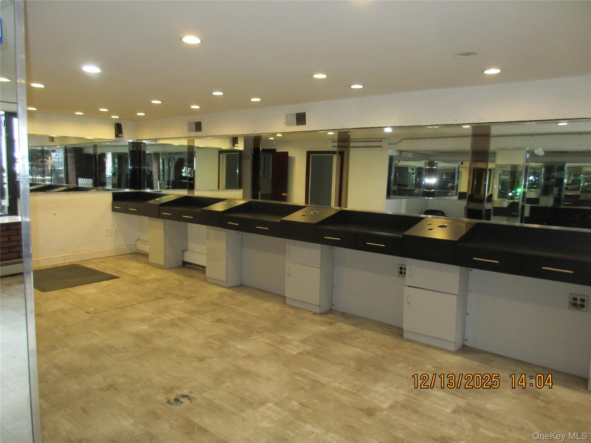Commercial Lease Metropolitan  Queens, NY 11379, MLS-875481-5