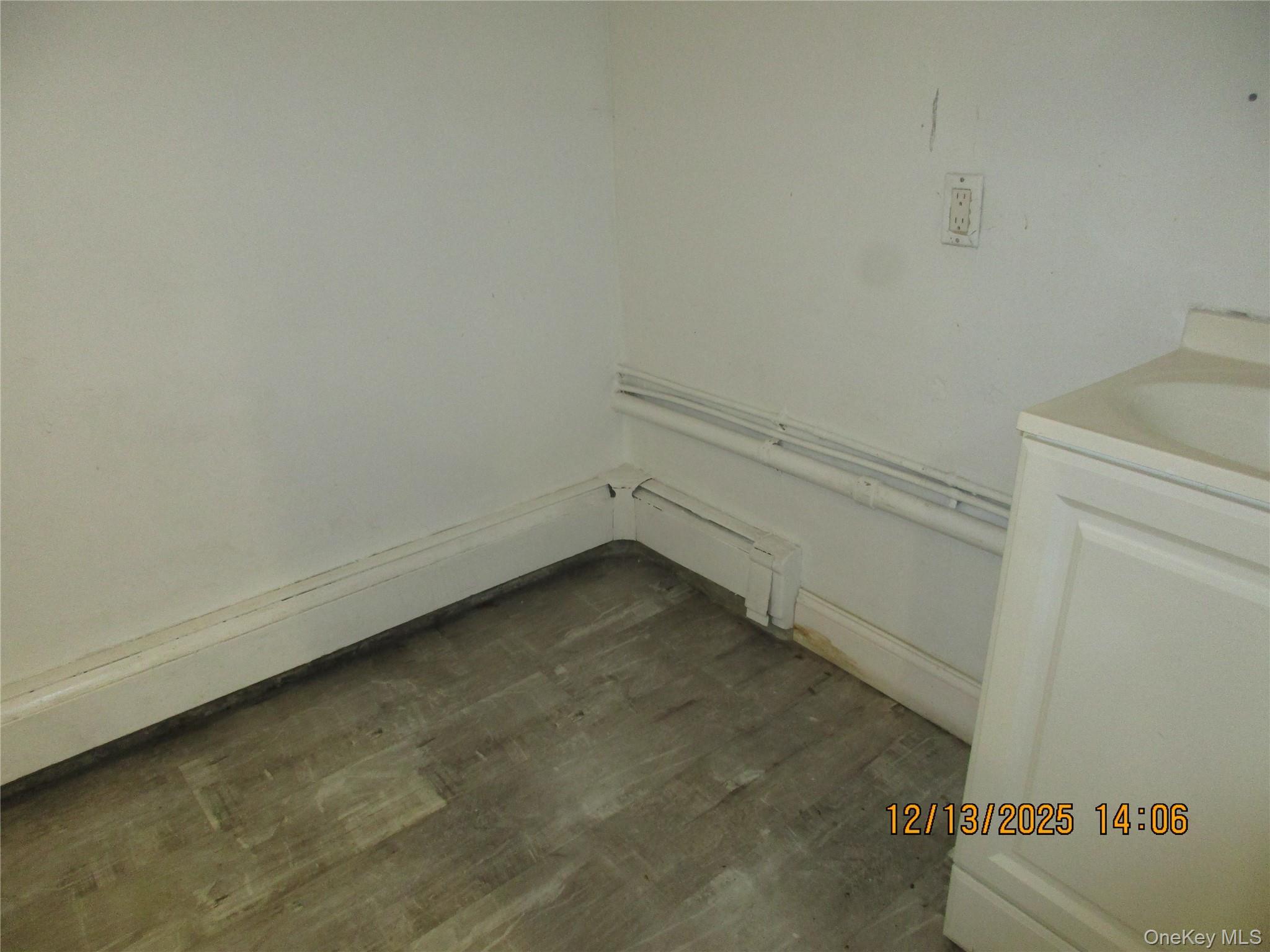 Commercial Lease Metropolitan  Queens, NY 11379, MLS-875481-8