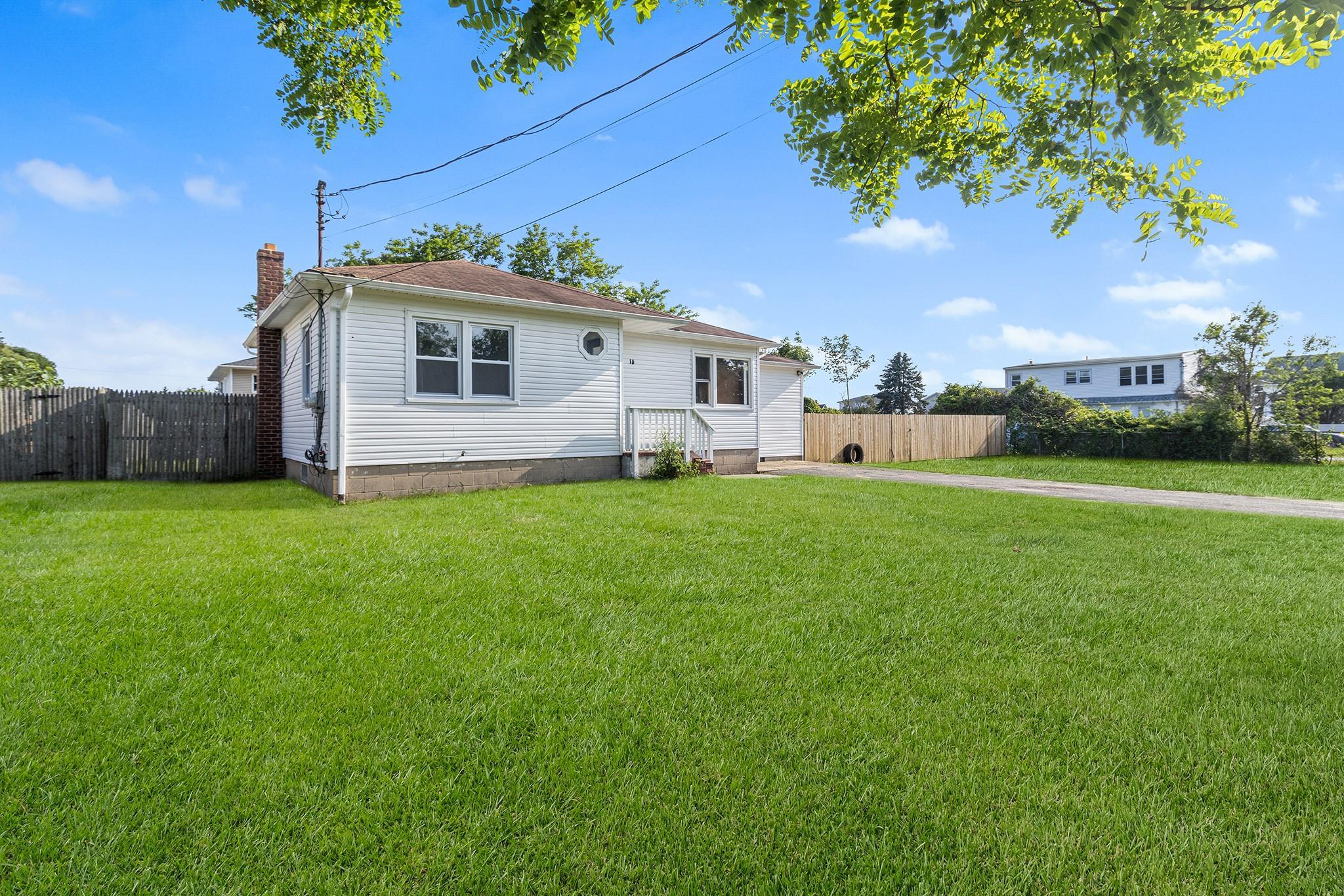 Single Family Parkview  Suffolk County, NY 11967, MLS-875486-2