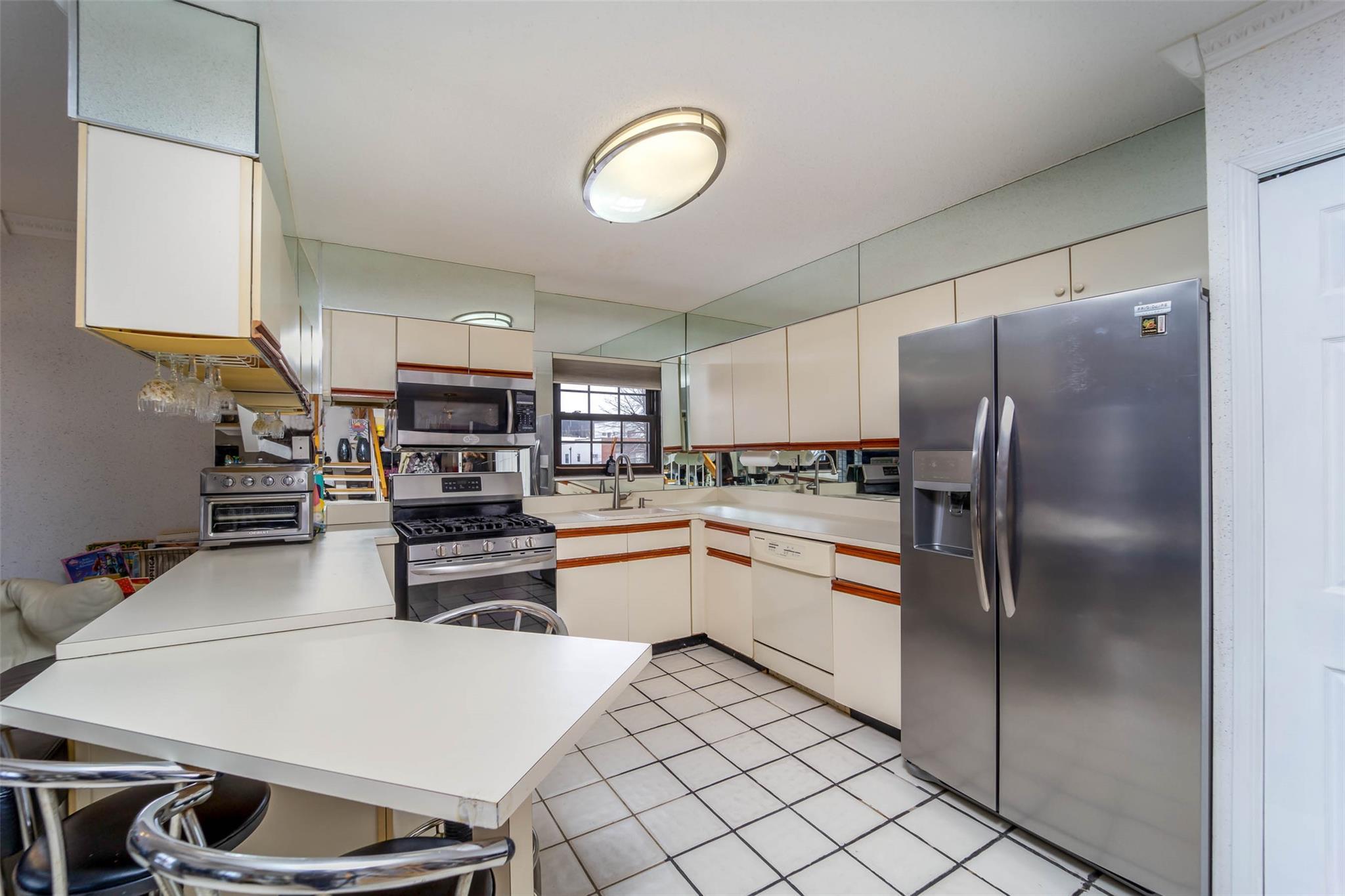 Condo Julius  Queens, NY 11356, MLS-875528-14