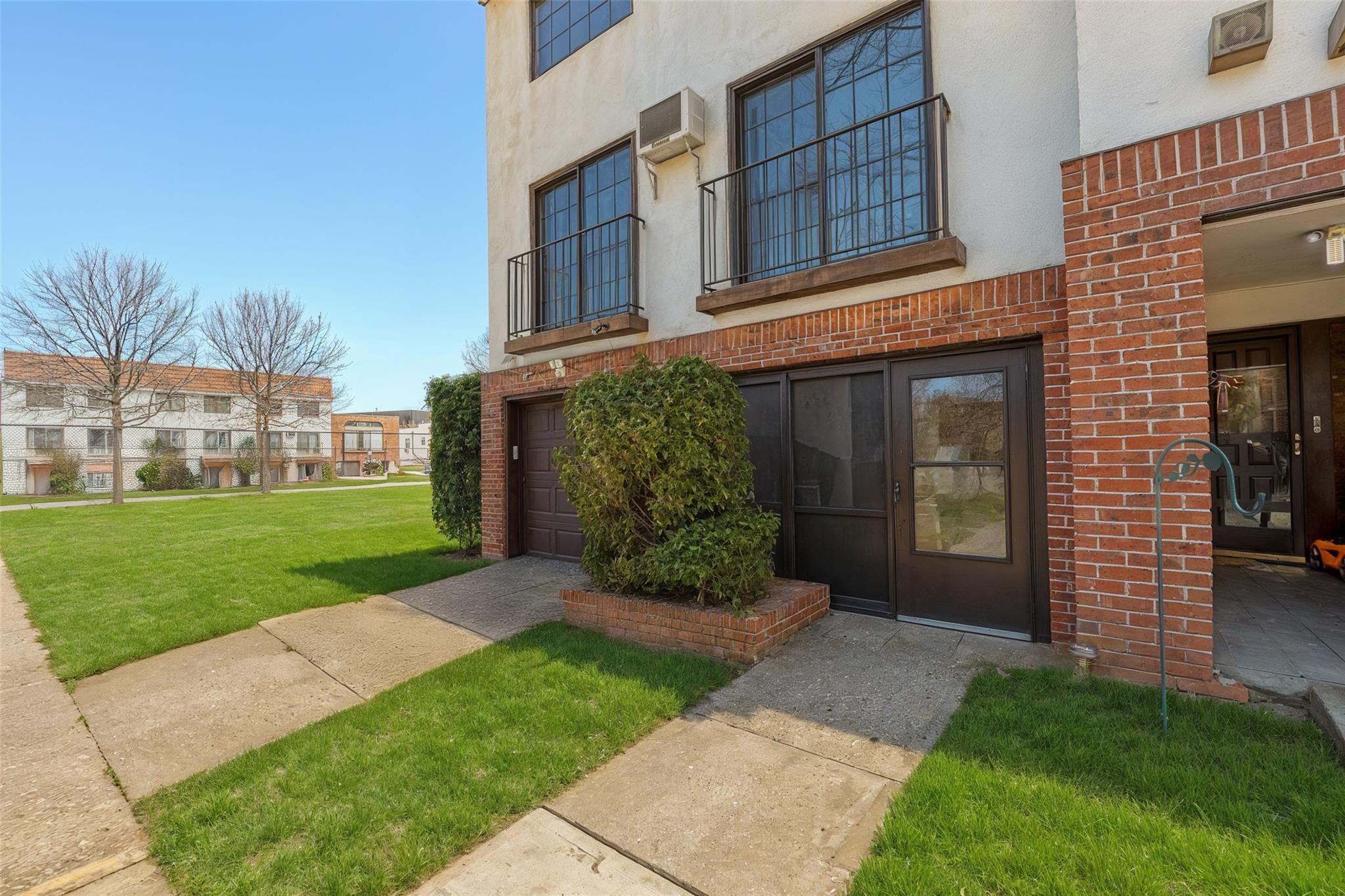 Condo Julius  Queens, NY 11356, MLS-875528-2