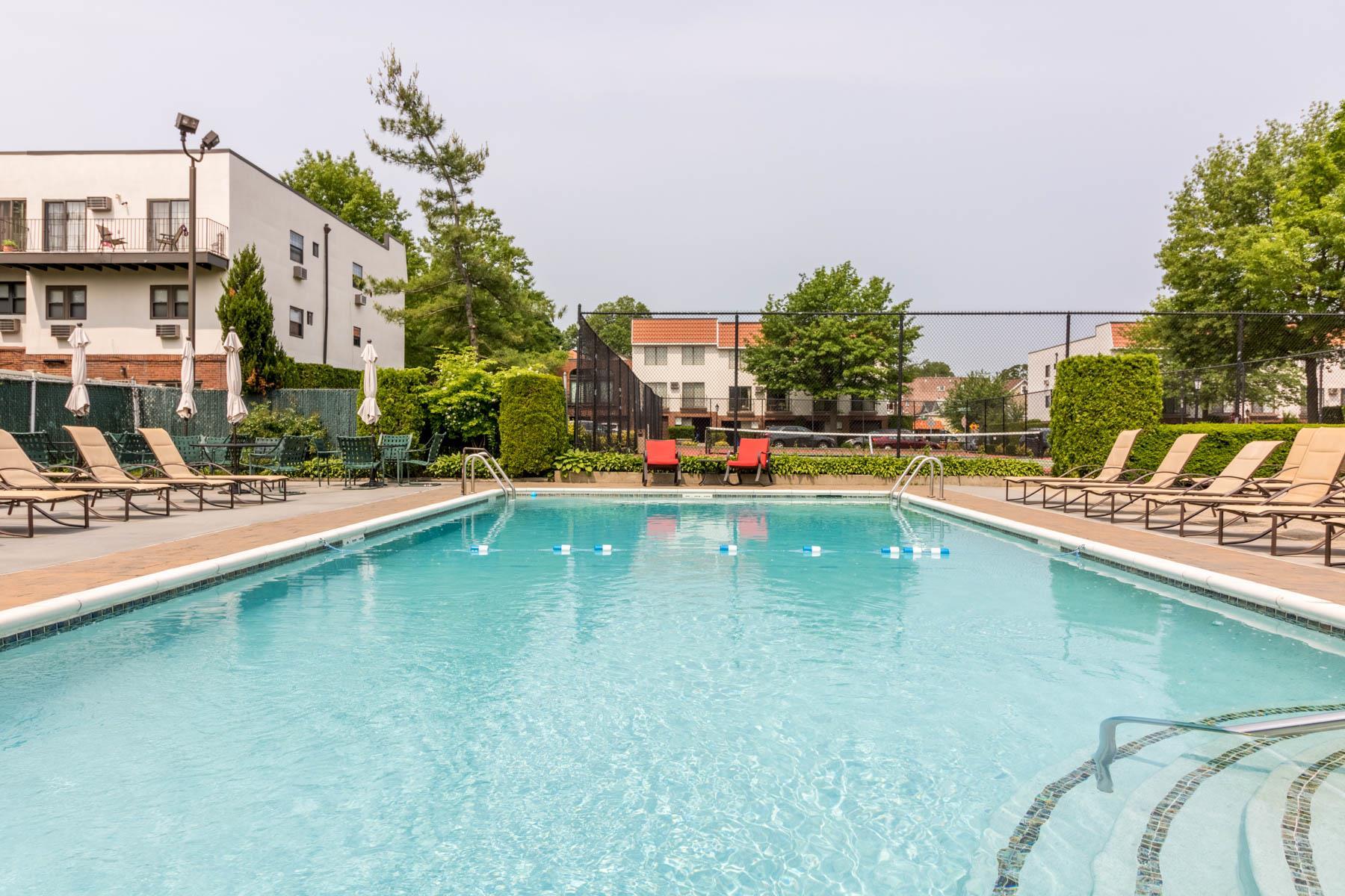 Condo Julius  Queens, NY 11356, MLS-875528-7