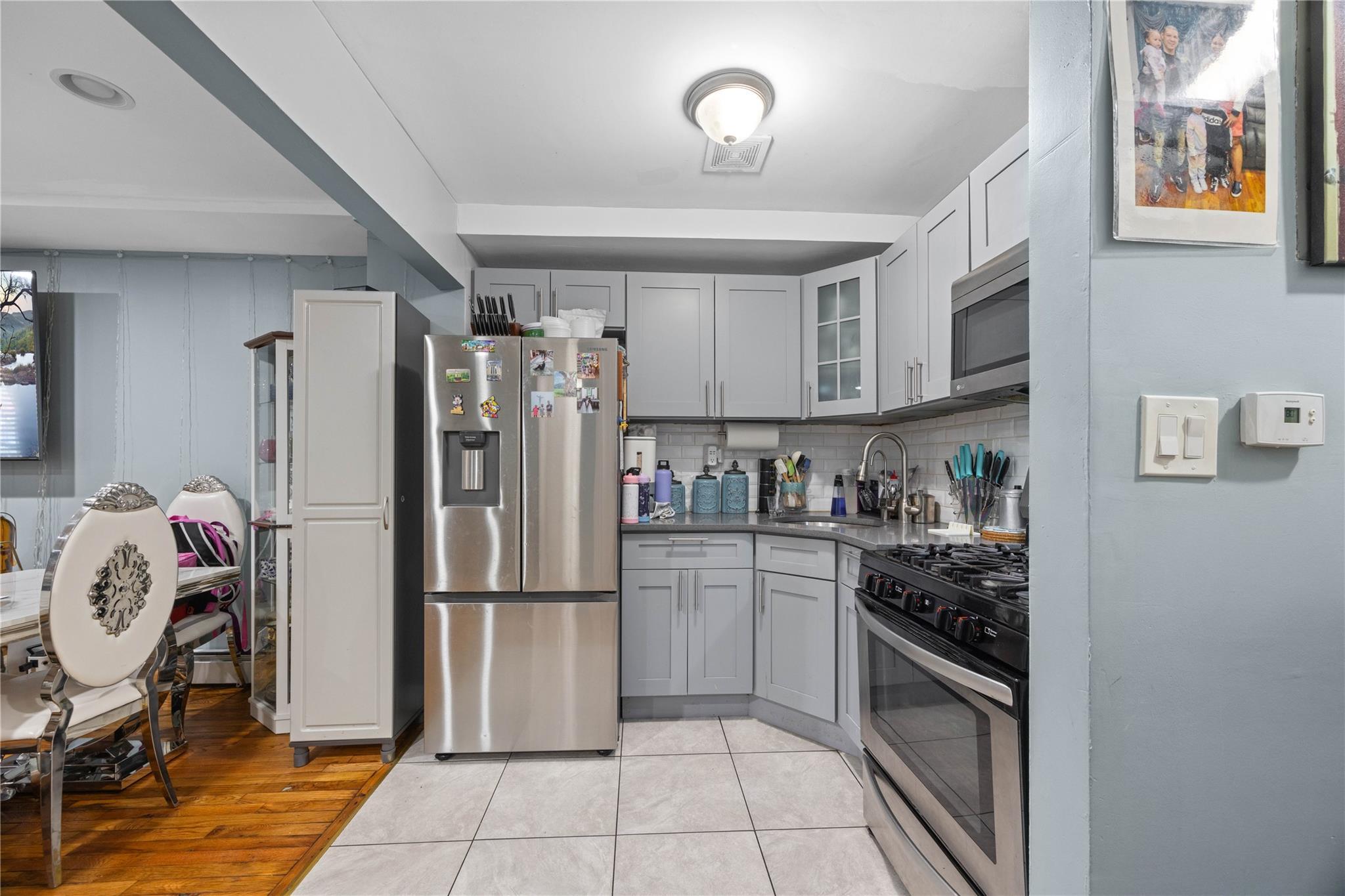 Single Family Decatur  Bronx, NY 10458, MLS-875543-10