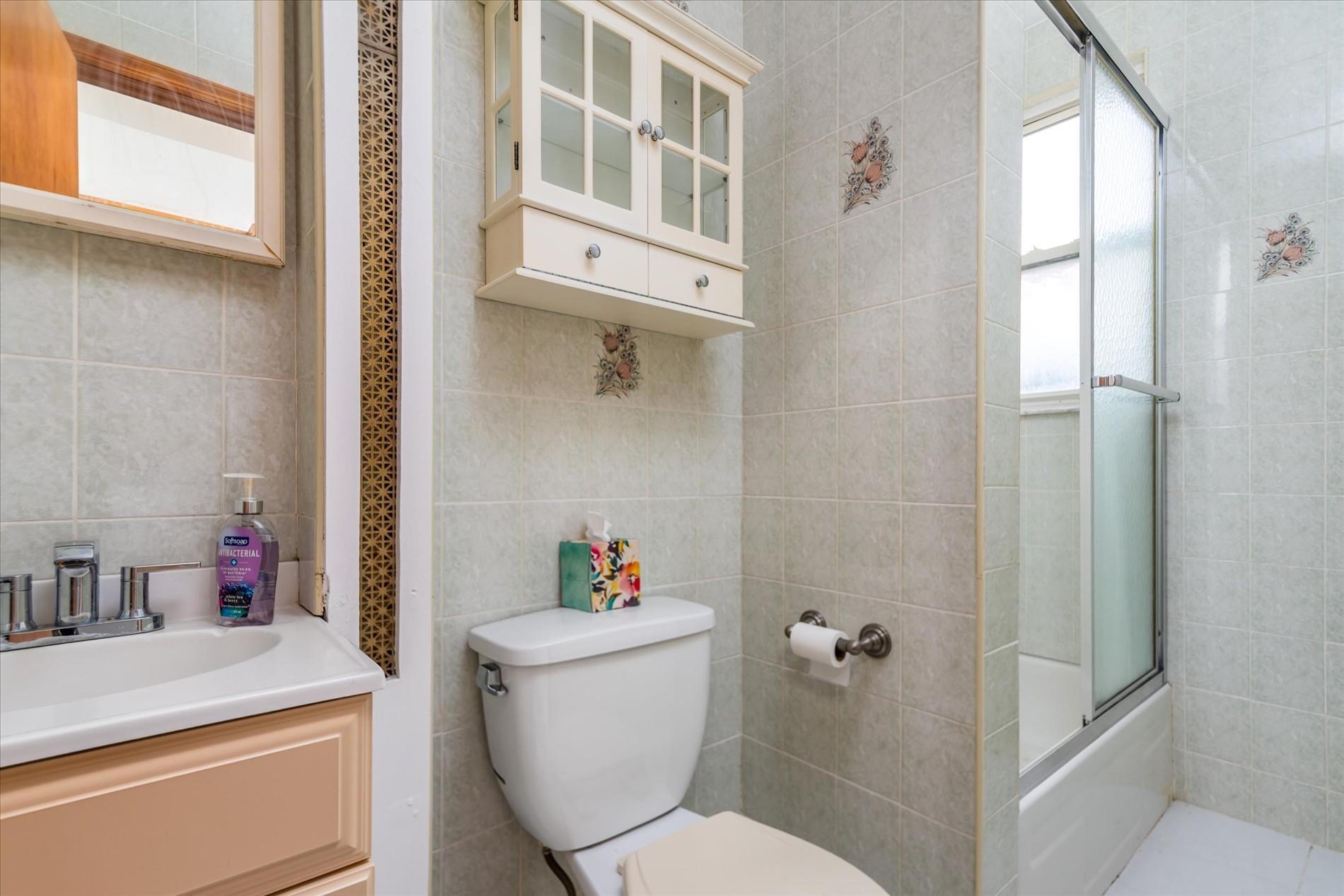 Single Family 69th  Queens, NY 11385, MLS-875596-25